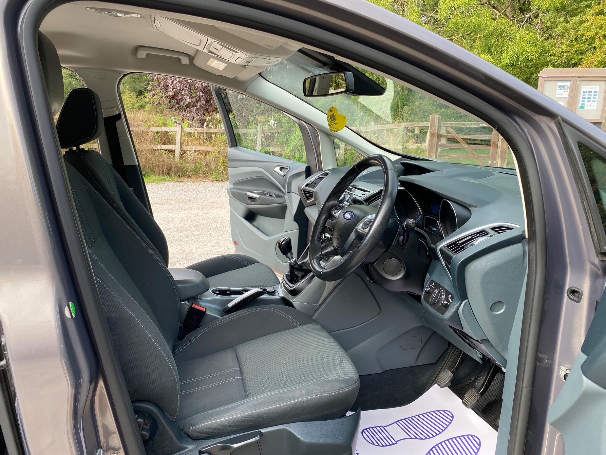 Ford Grand C-Max view 10