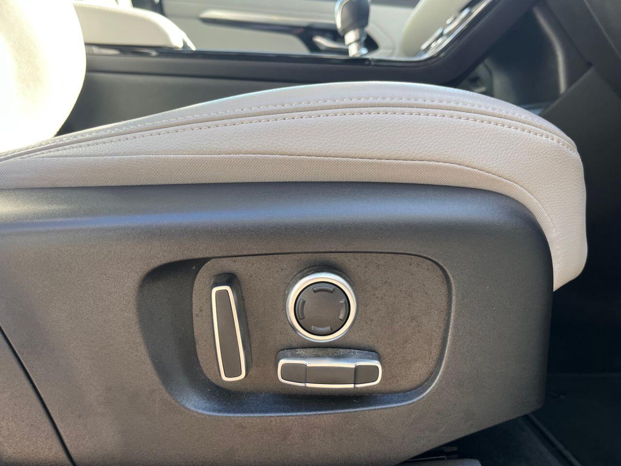 Land Rover Range Rover Evoque view 32