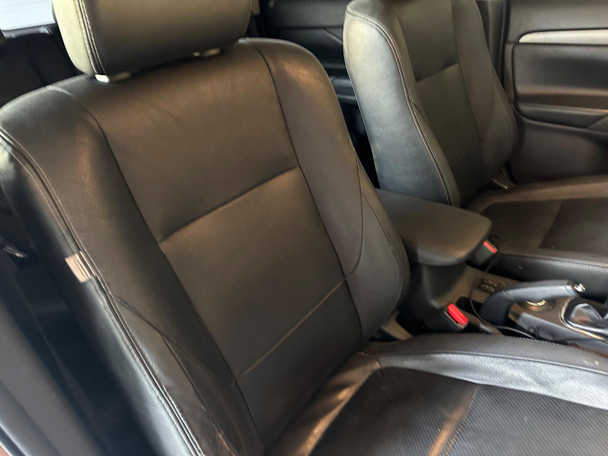 Mitsubishi Outlander view 16