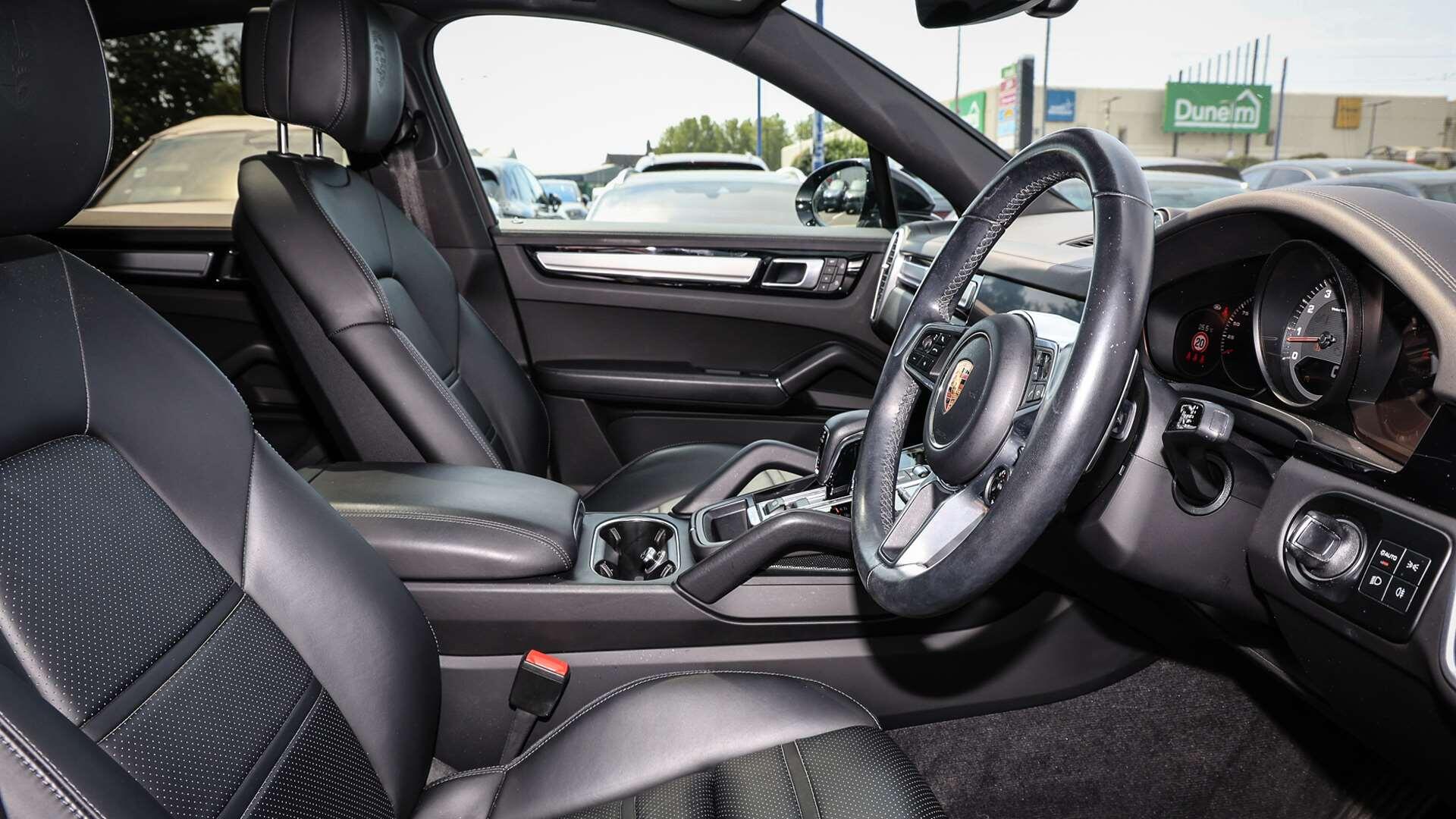 Porsche Cayenne view 12