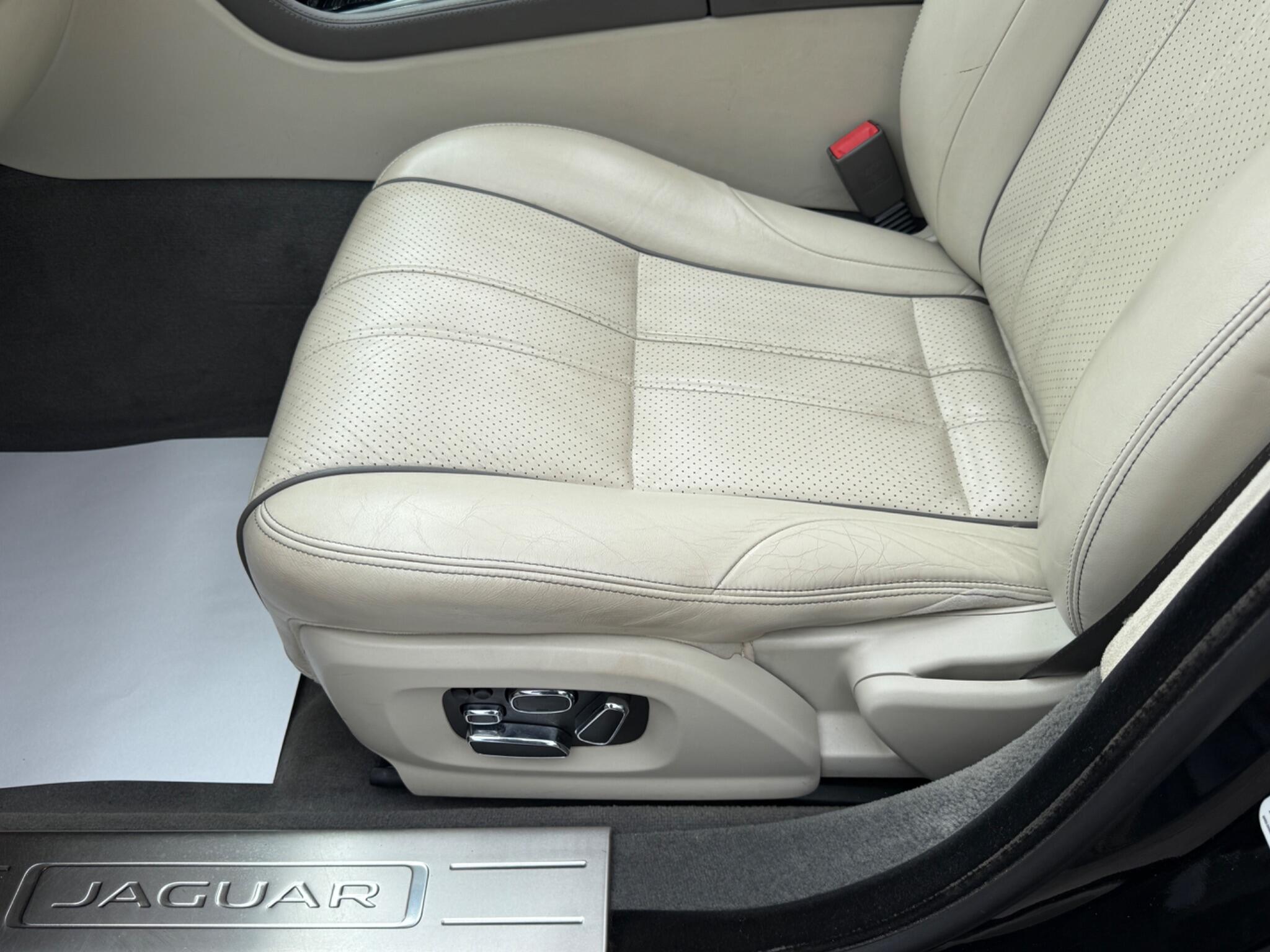 Jaguar XJ - Image 59