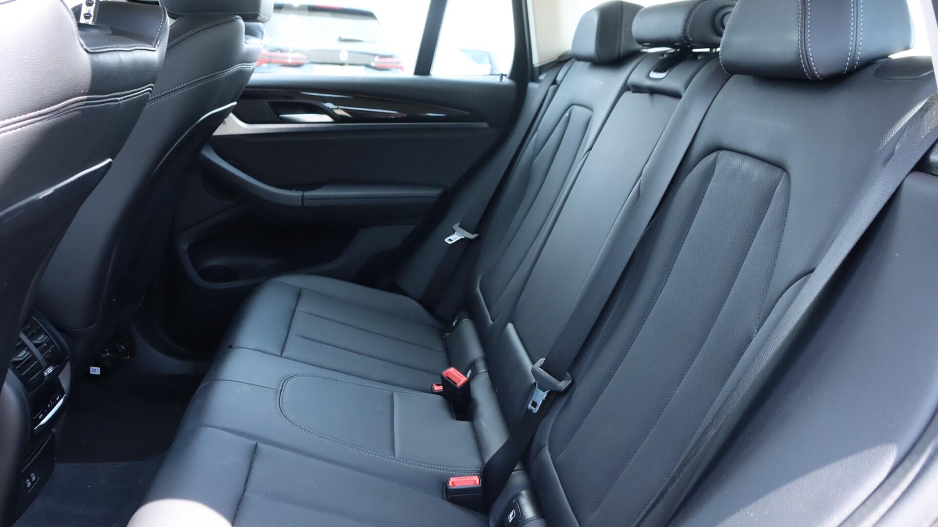 BMW X3 view 12