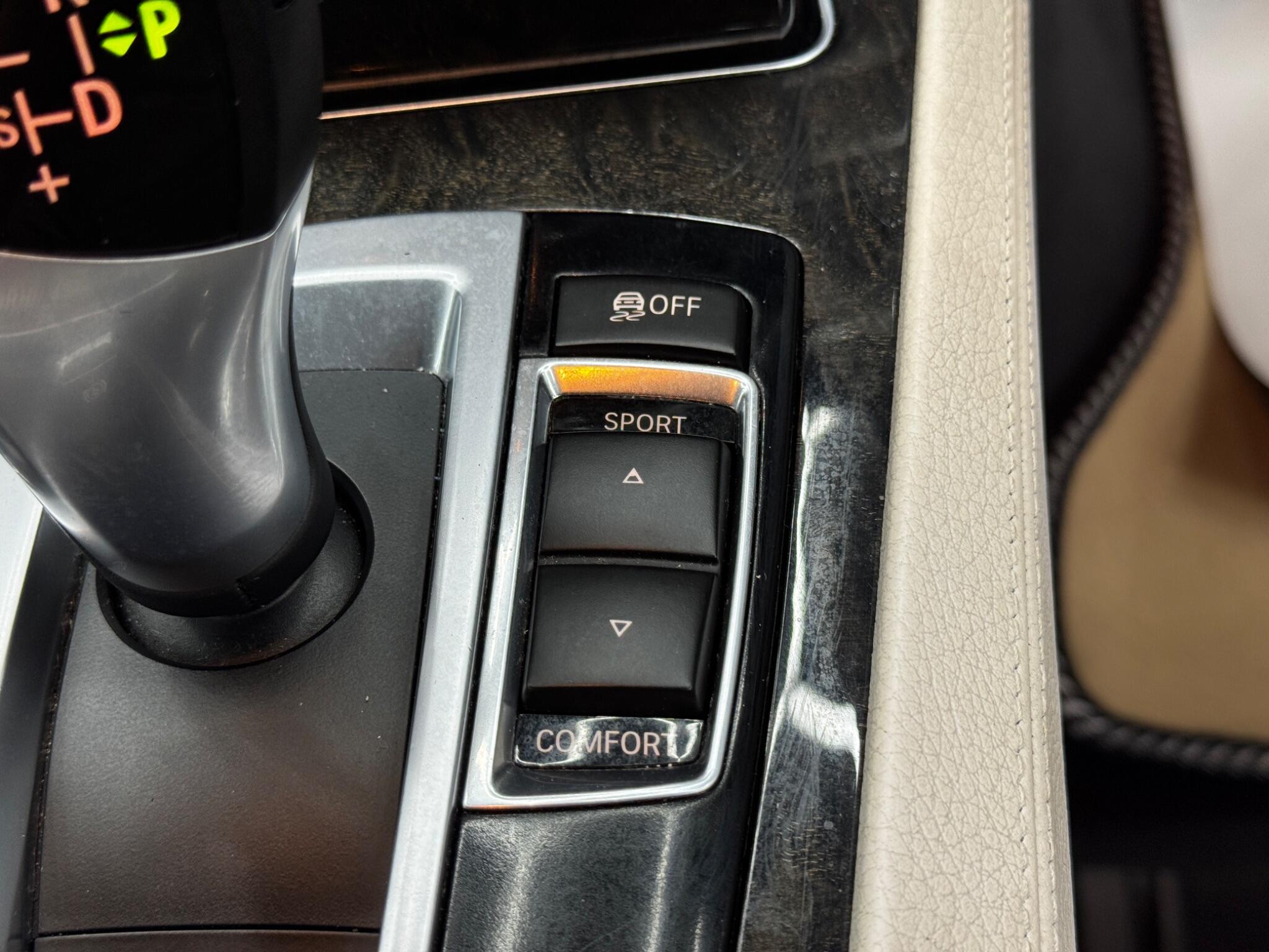 BMW 7 Series view 26