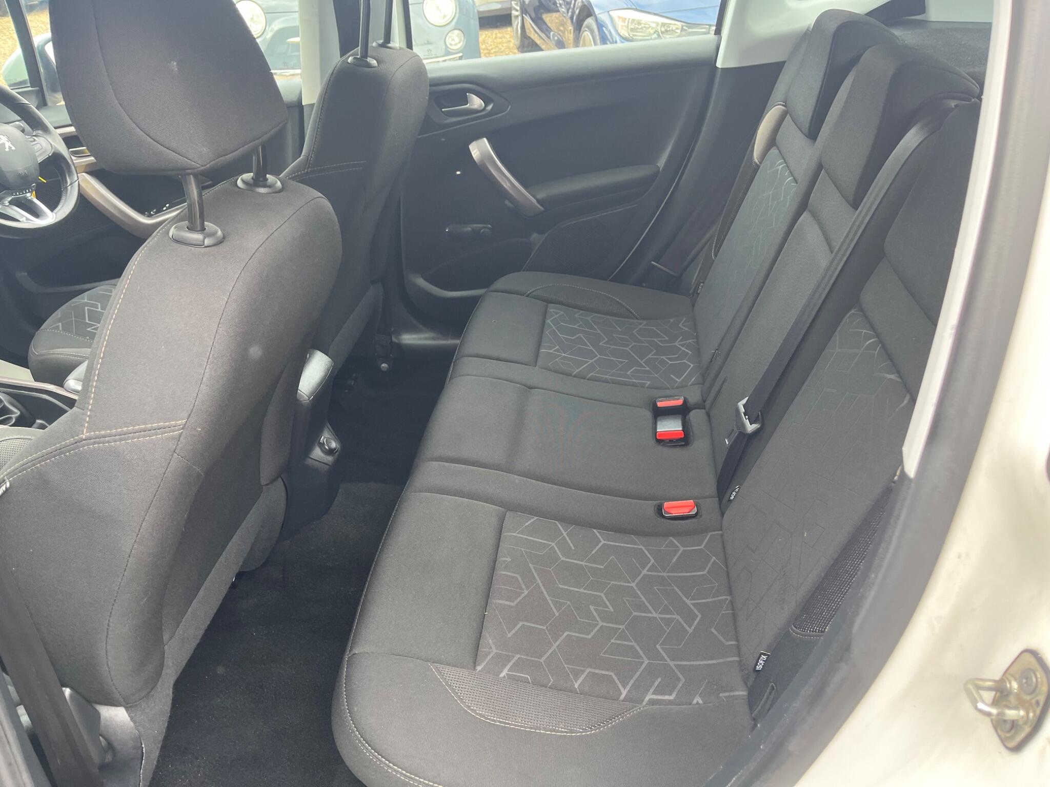 Peugeot 2008 view 13