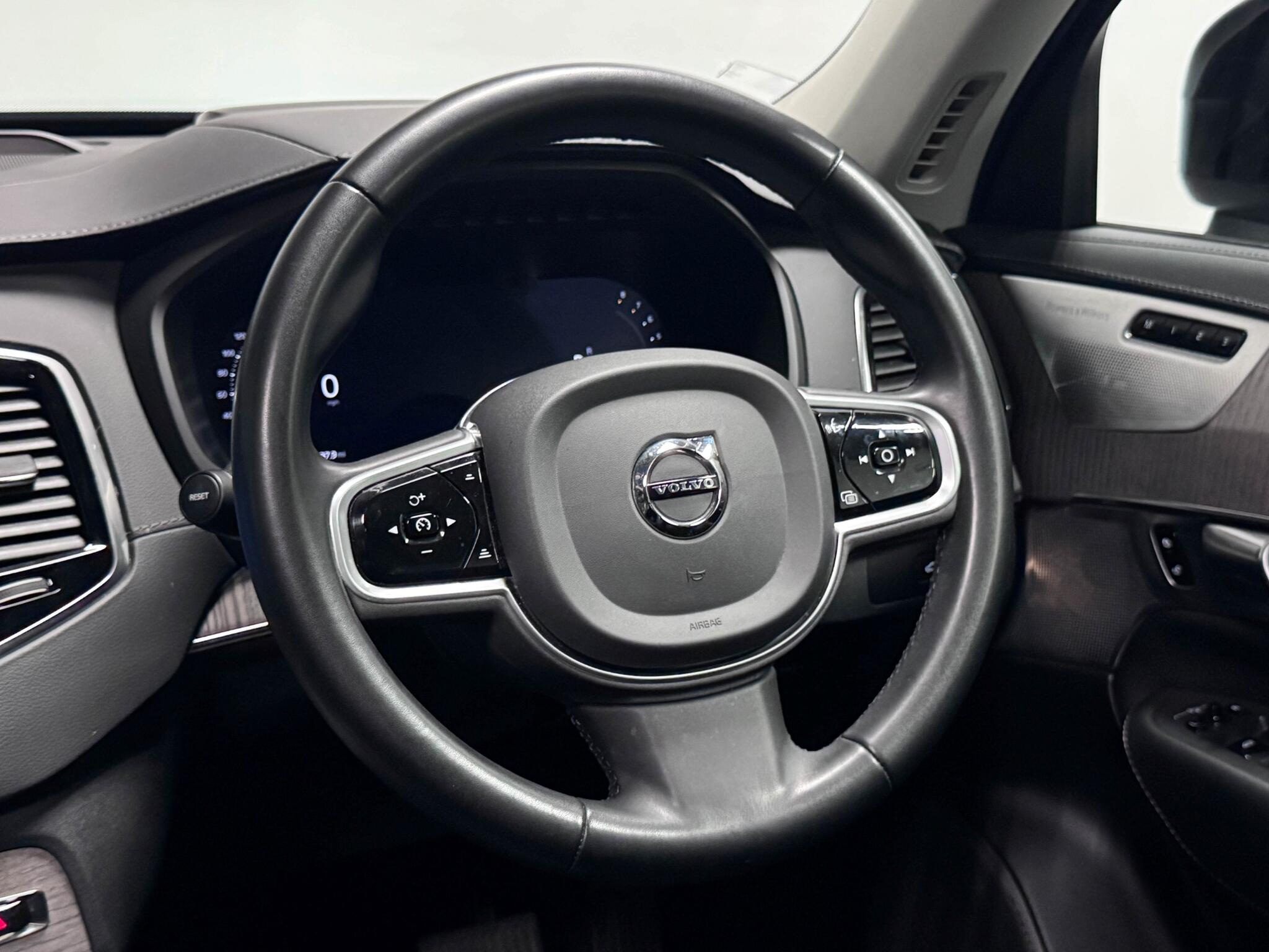 Volvo XC90 view 34