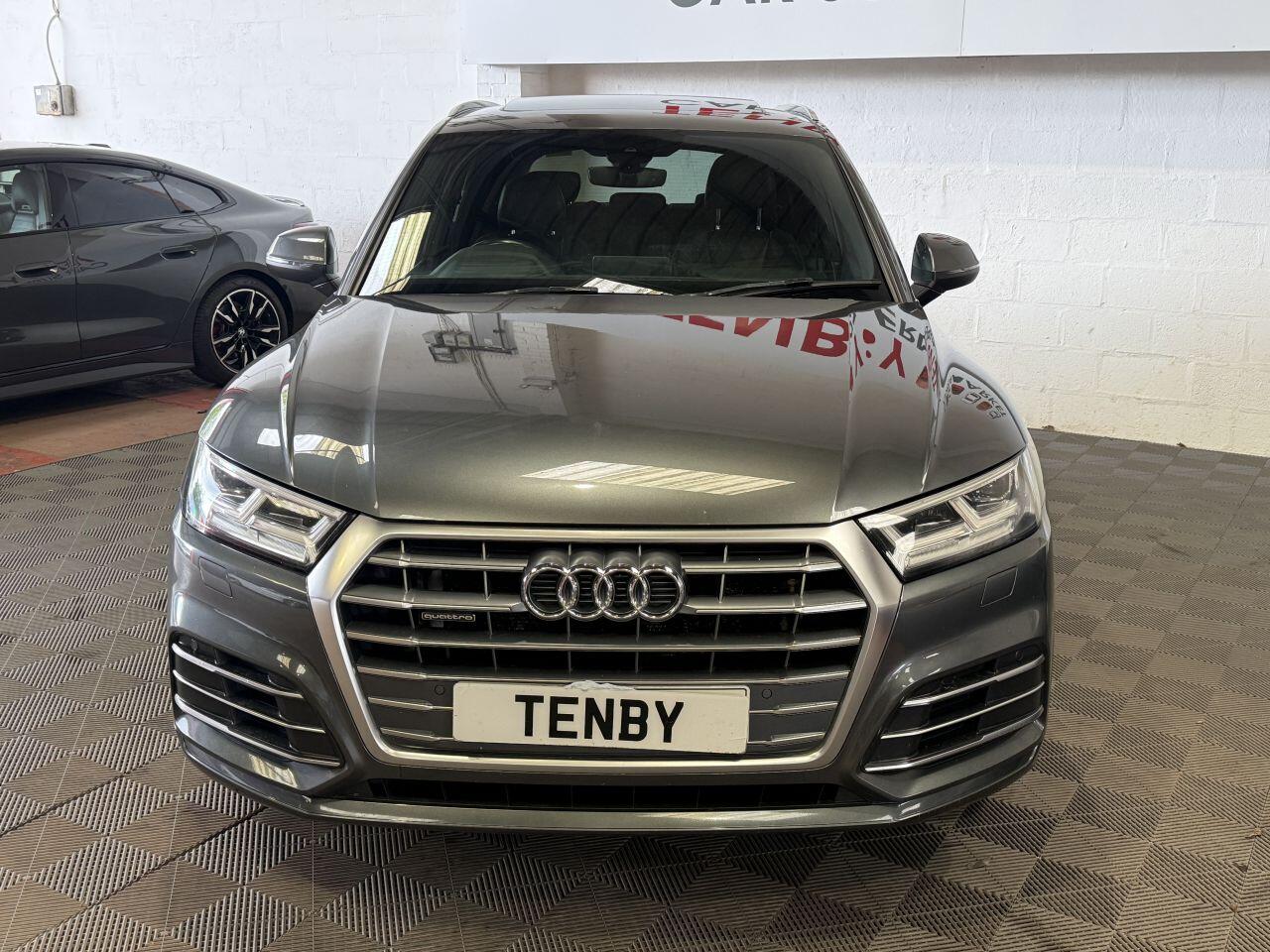 Audi Q5 view 4