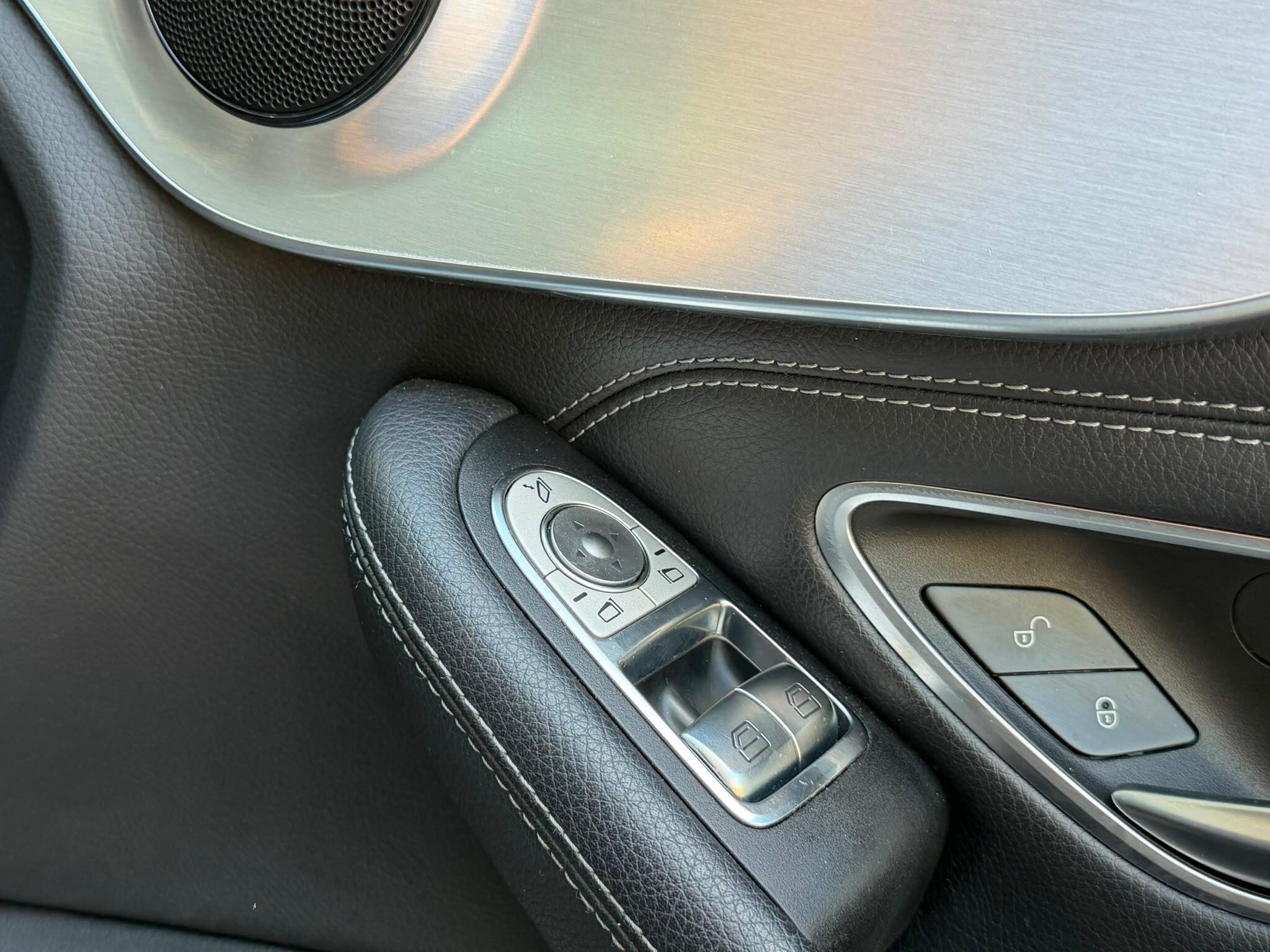 Mercedes-Benz C-Class view 23