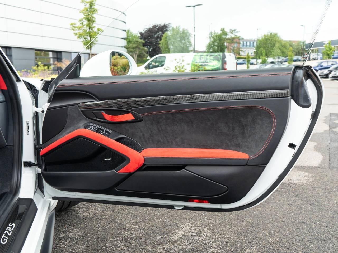 Porsche 911 view 36