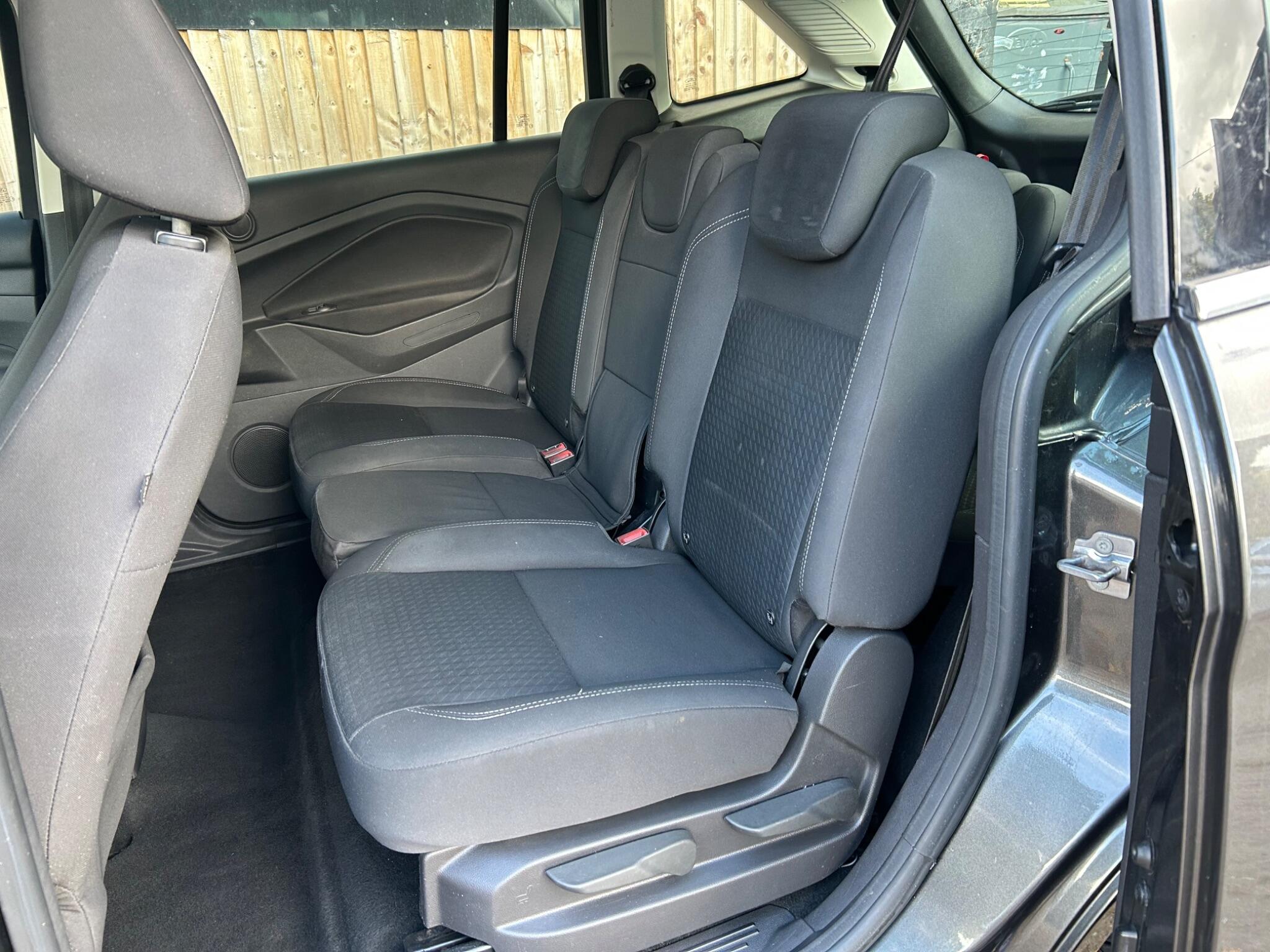 Ford Grand C-Max view 27