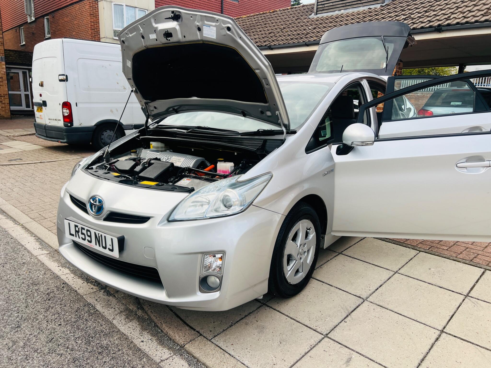 Toyota Prius view 5