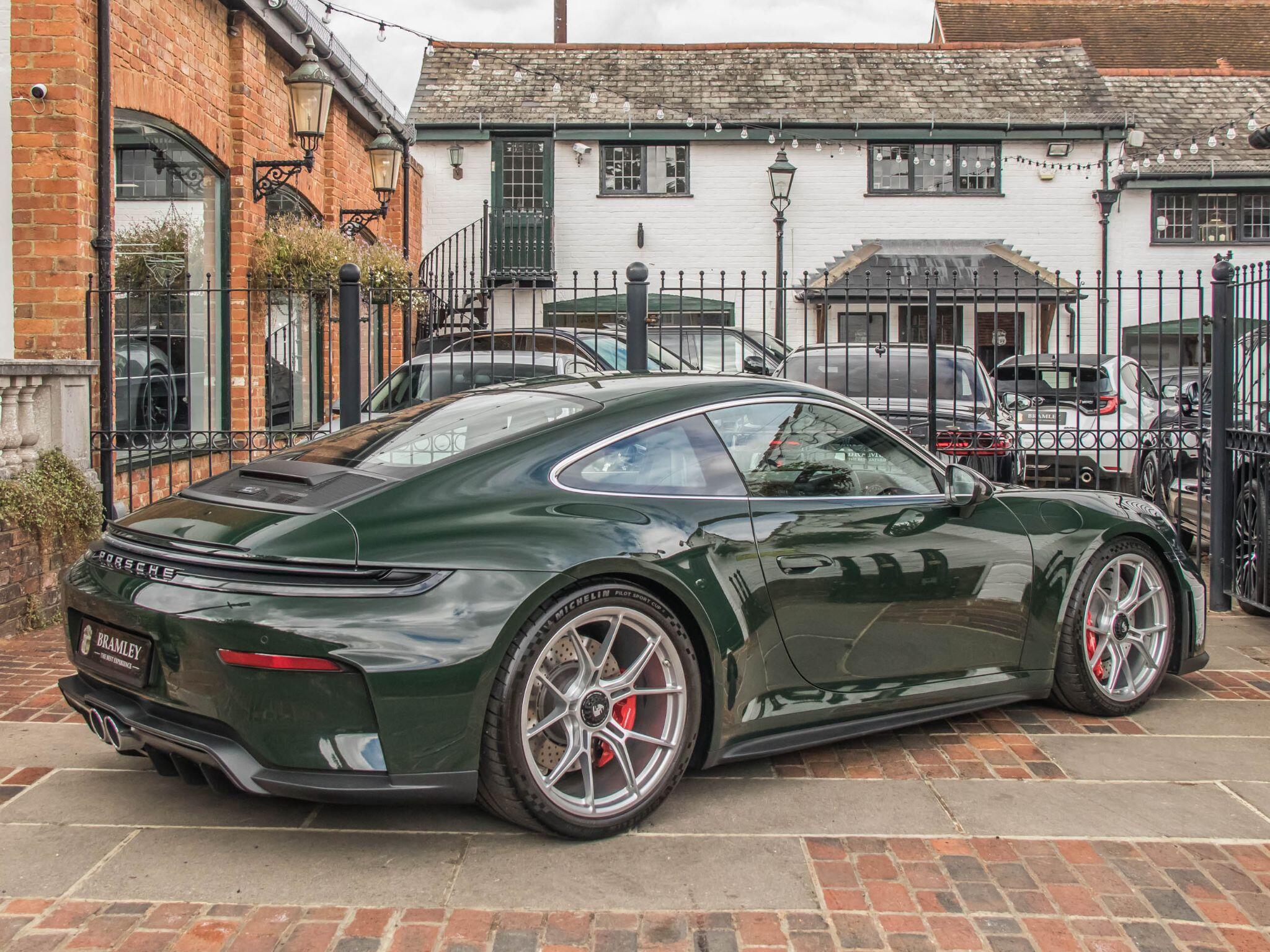Porsche 911 view 10