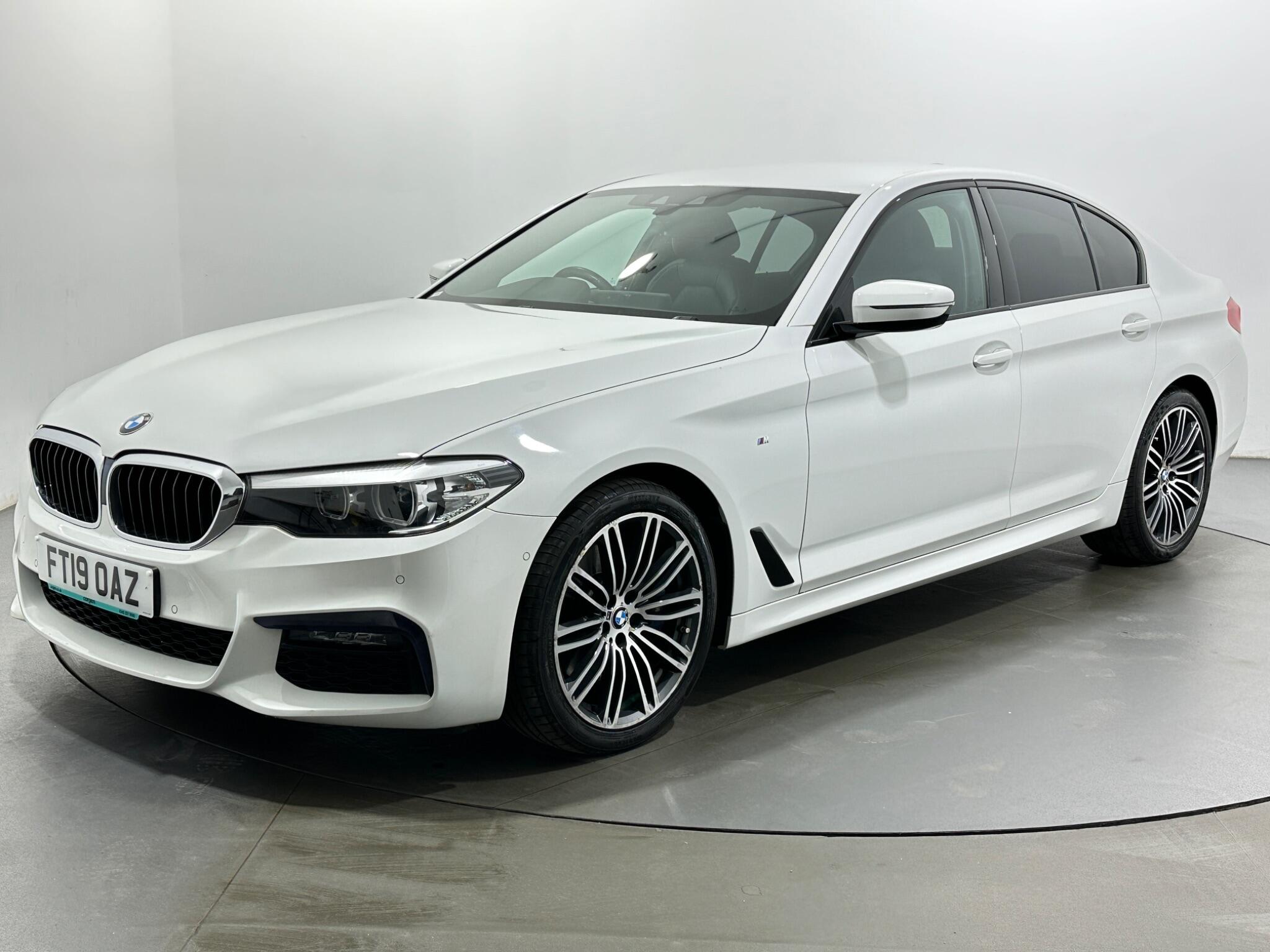BMW 5 Series view 4
