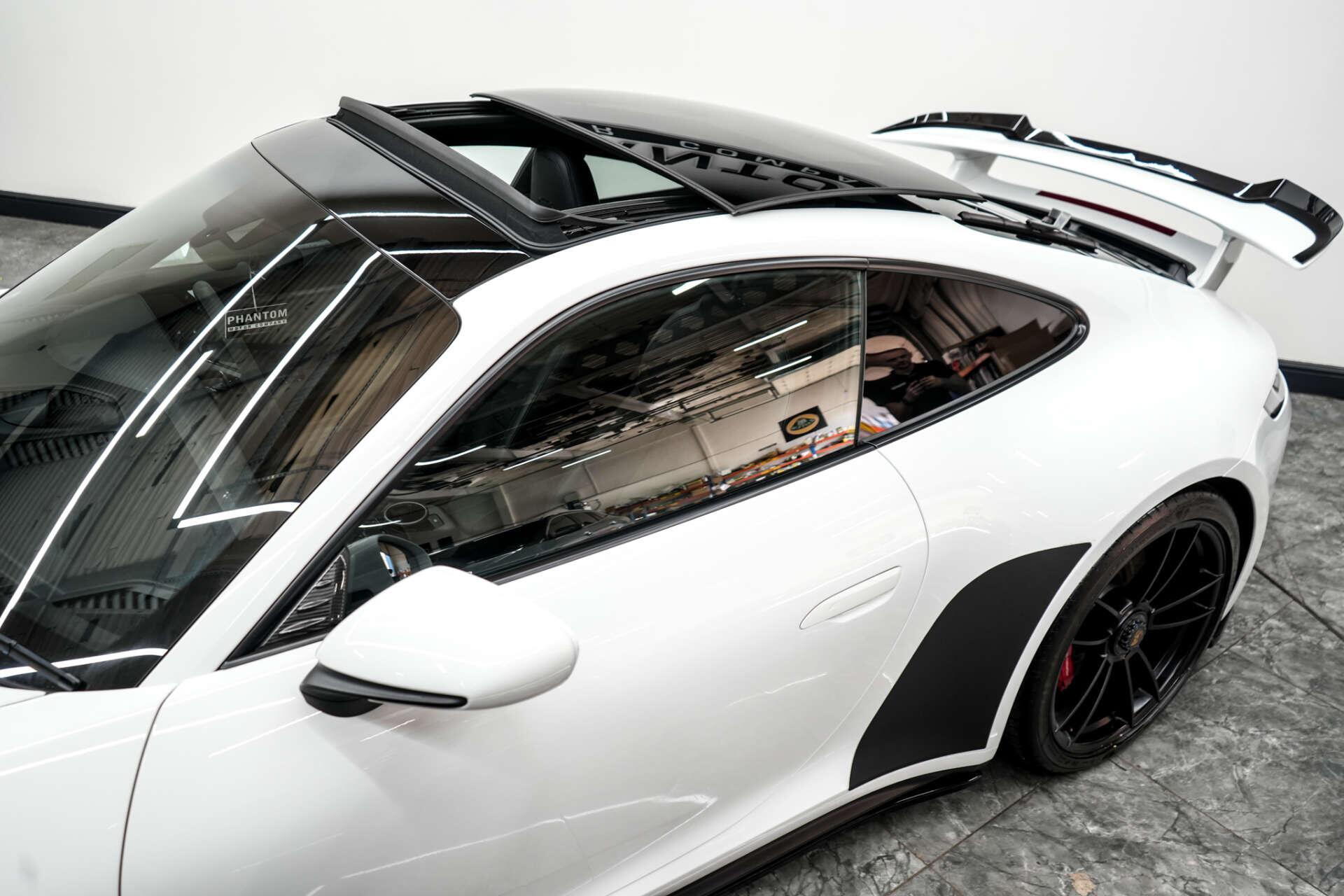 Porsche 911 view 7