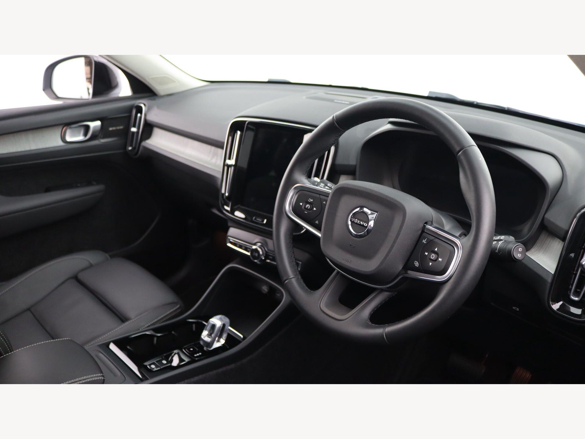 Volvo XC40 view 5