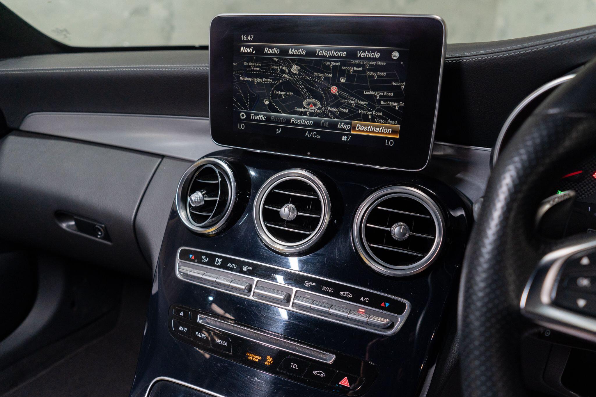 Mercedes-Benz C-Class view 27