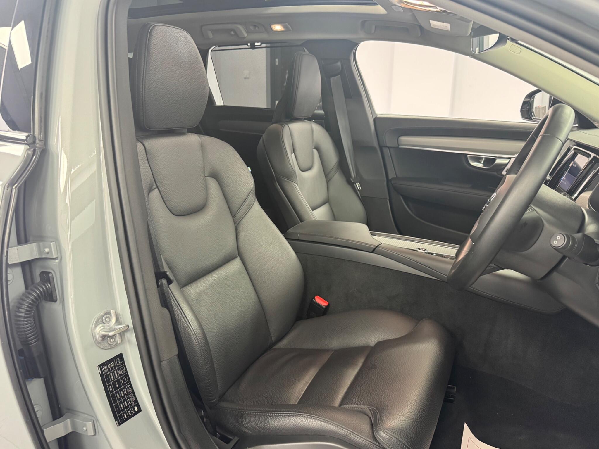 Volvo V90 view 5