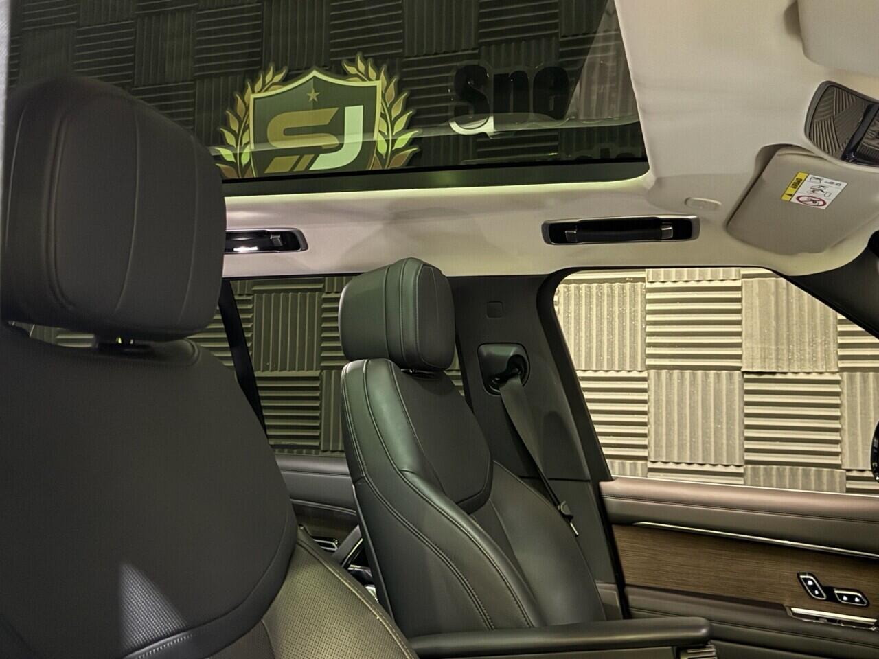 Land Rover Range Rover view 13