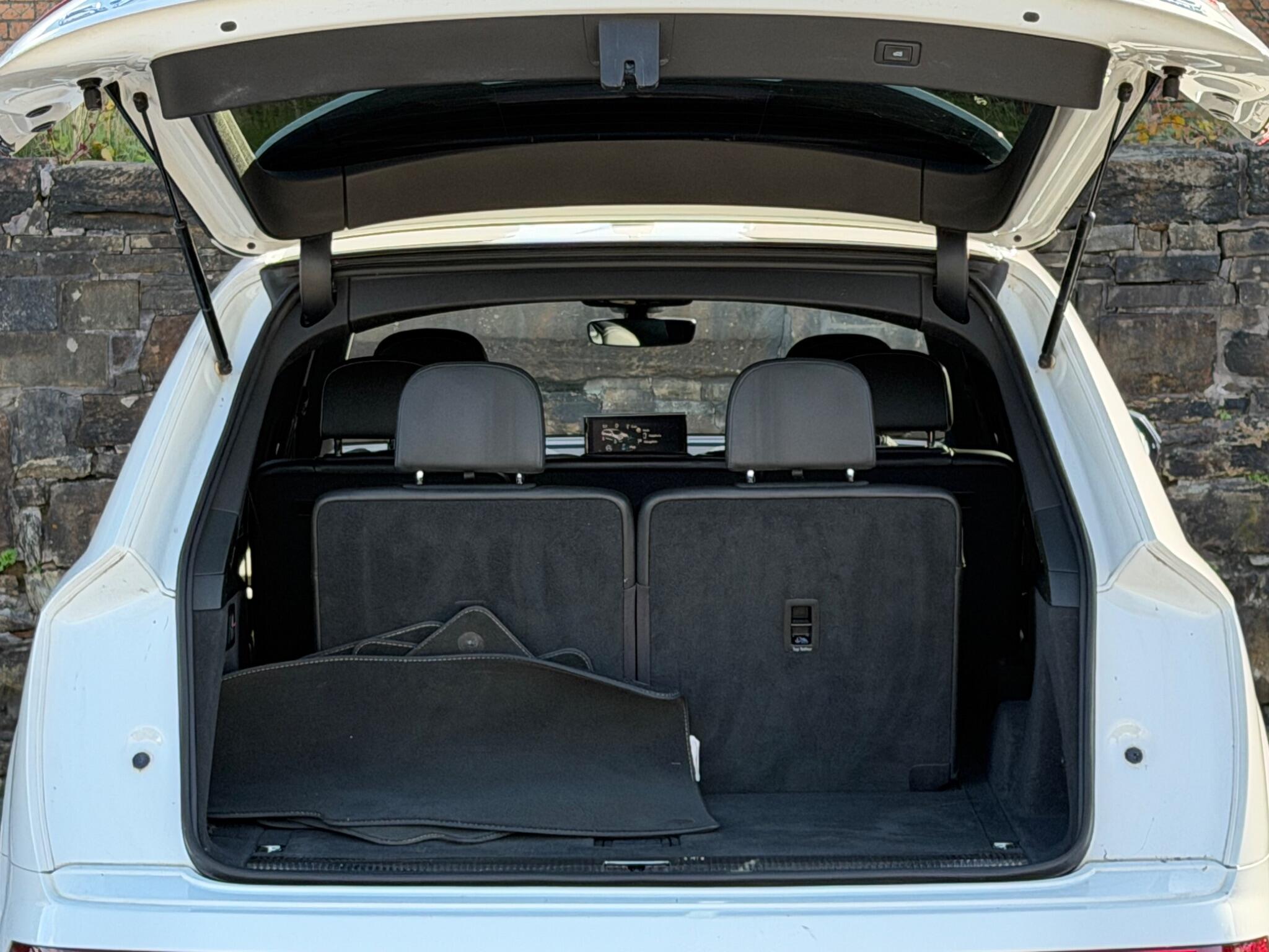 Audi Q7 view 21