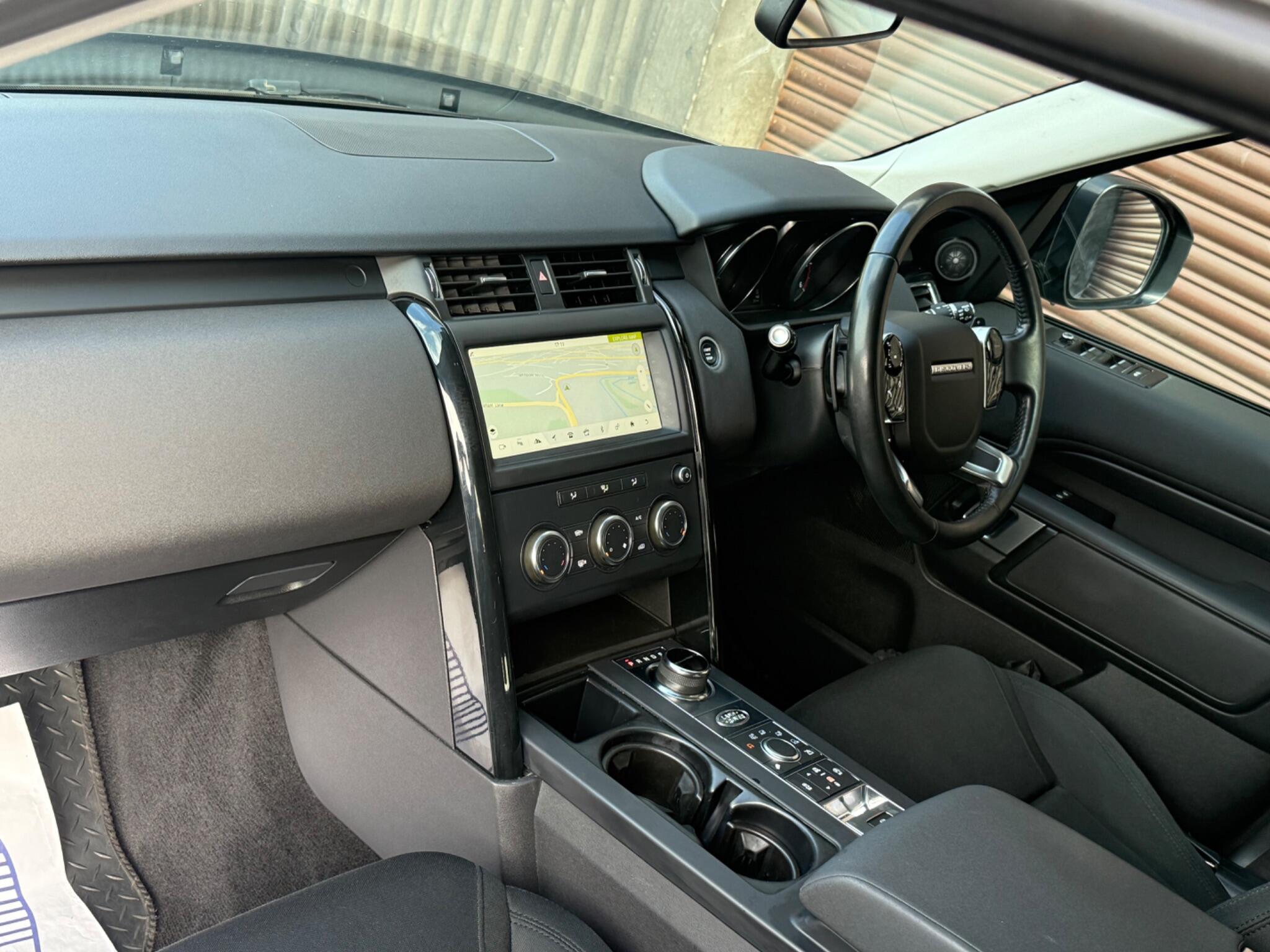 Land Rover Discovery view 18