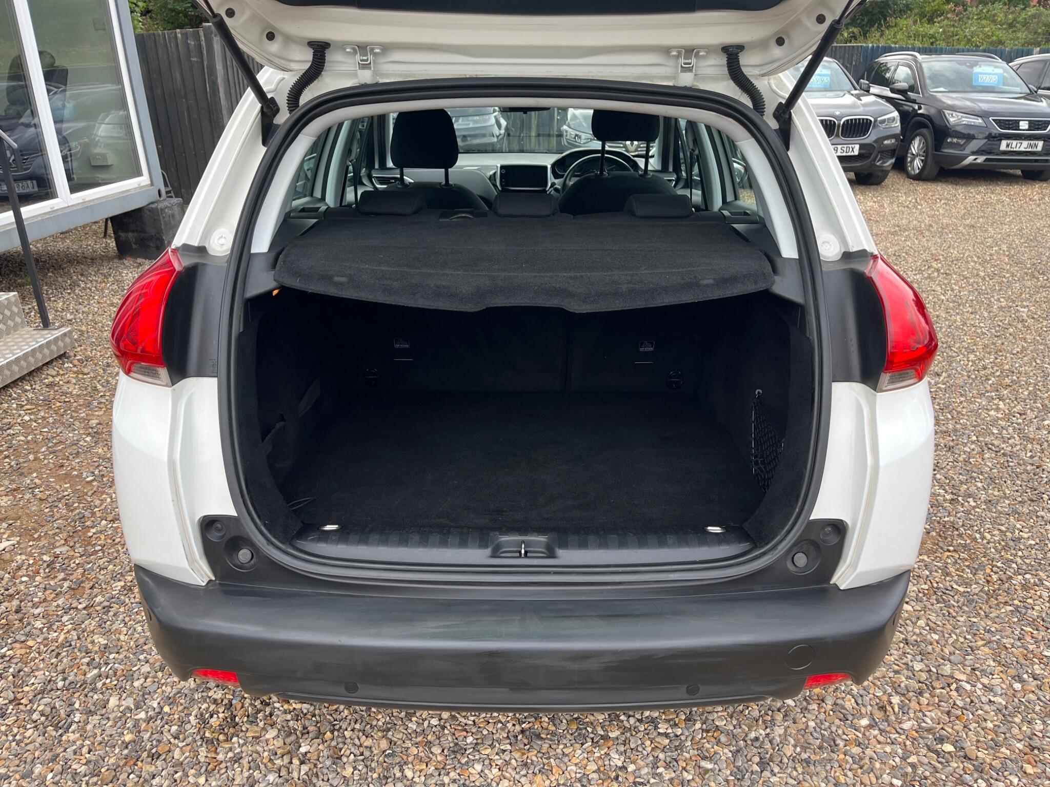 Peugeot 2008 view 6