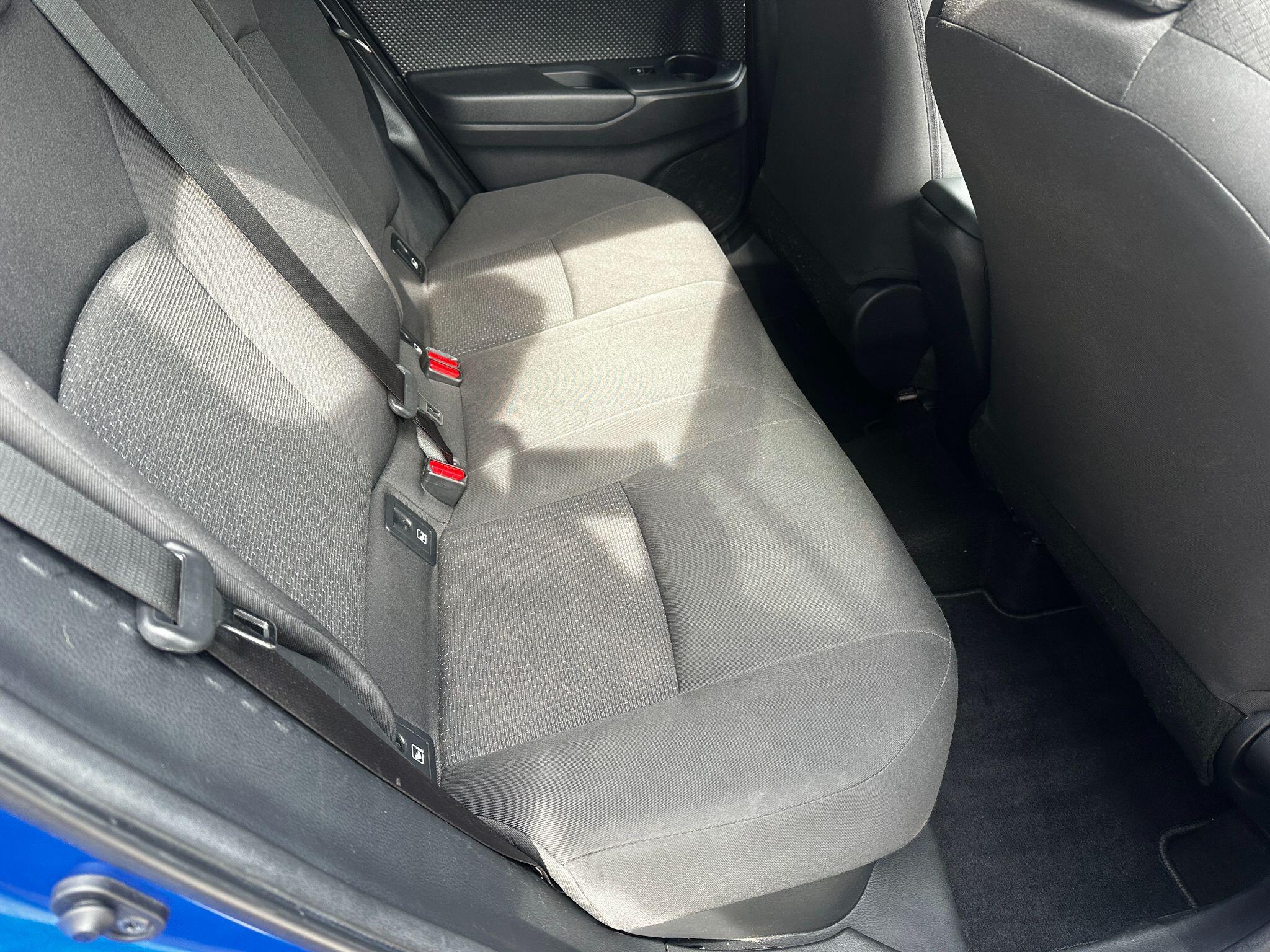 Toyota C-HR view 32