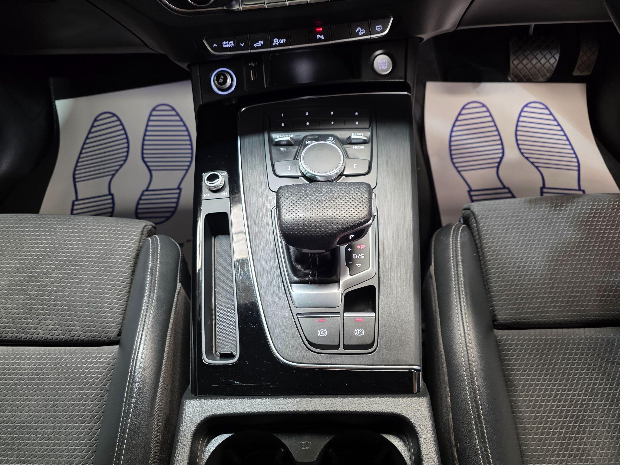 Audi Q5 view 13