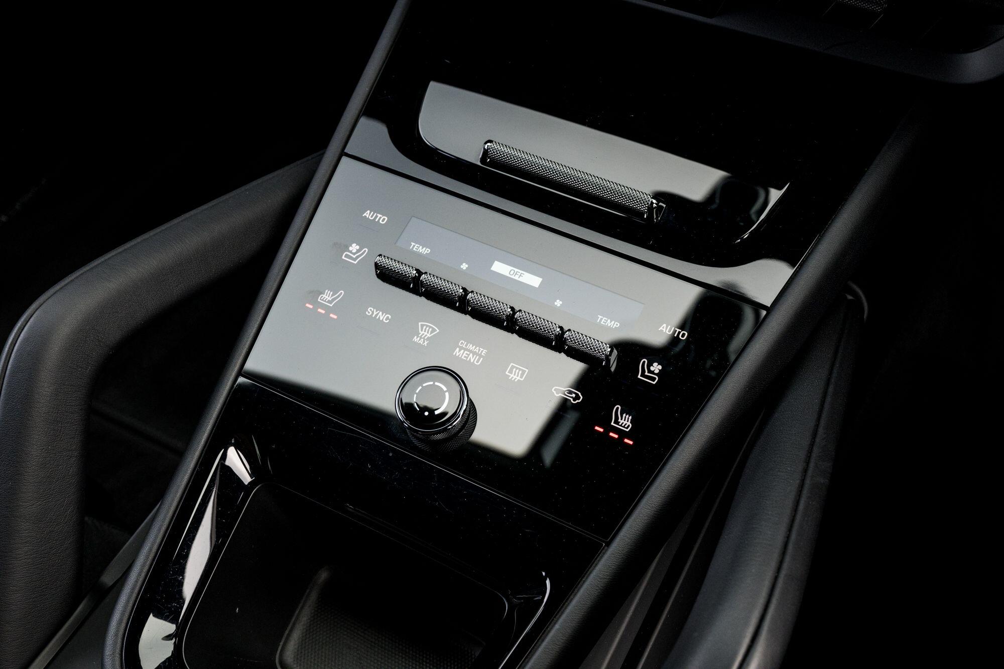 Porsche Cayenne view 52