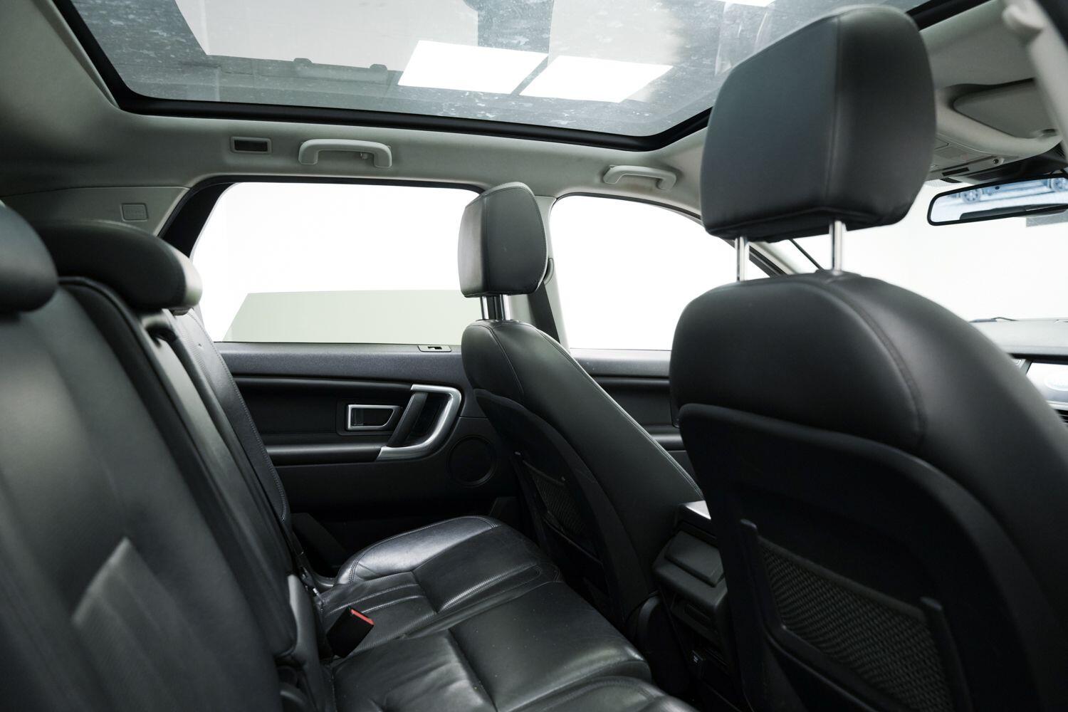 Land Rover Discovery Sport view 16