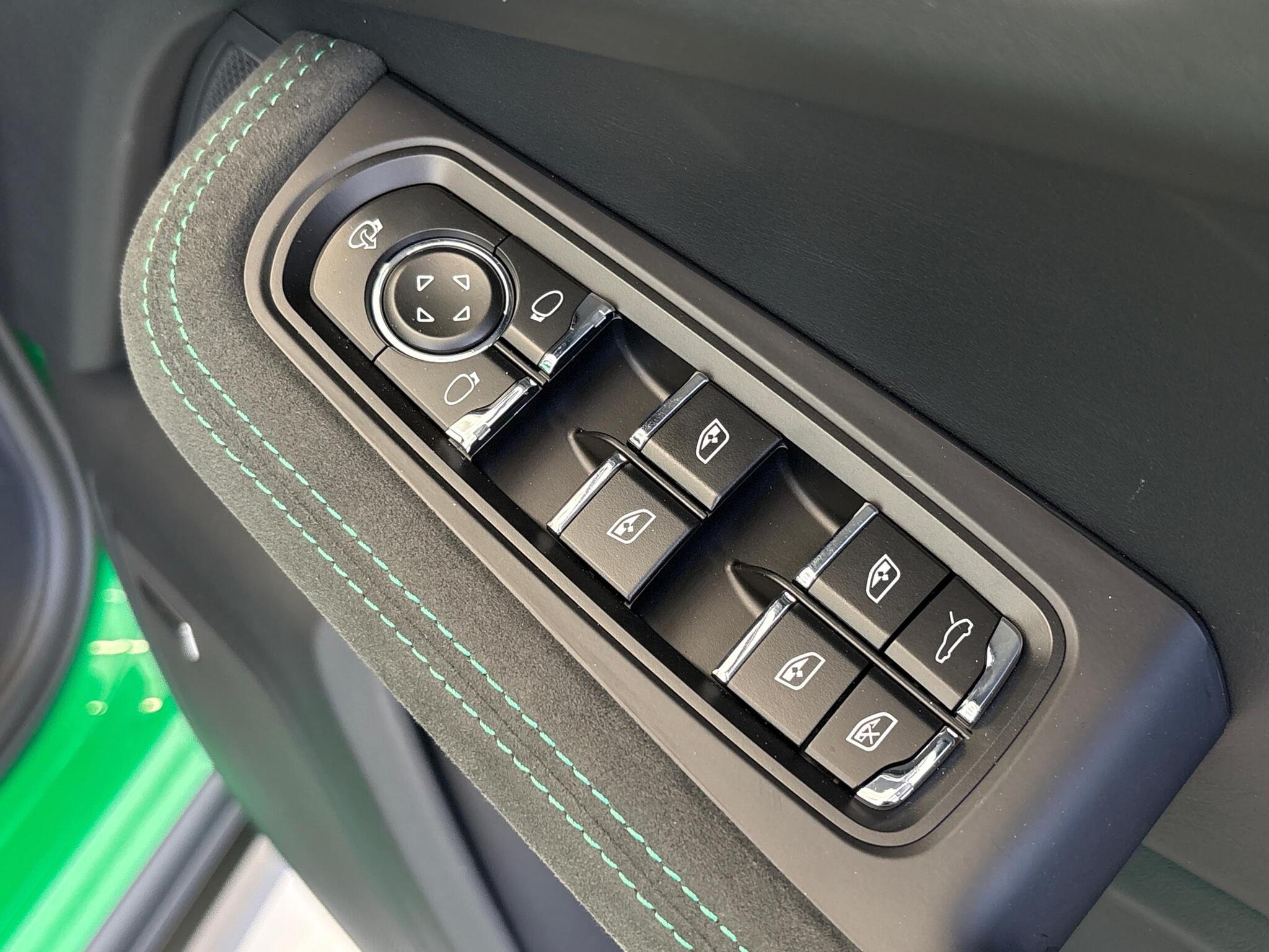 Porsche Macan view 46