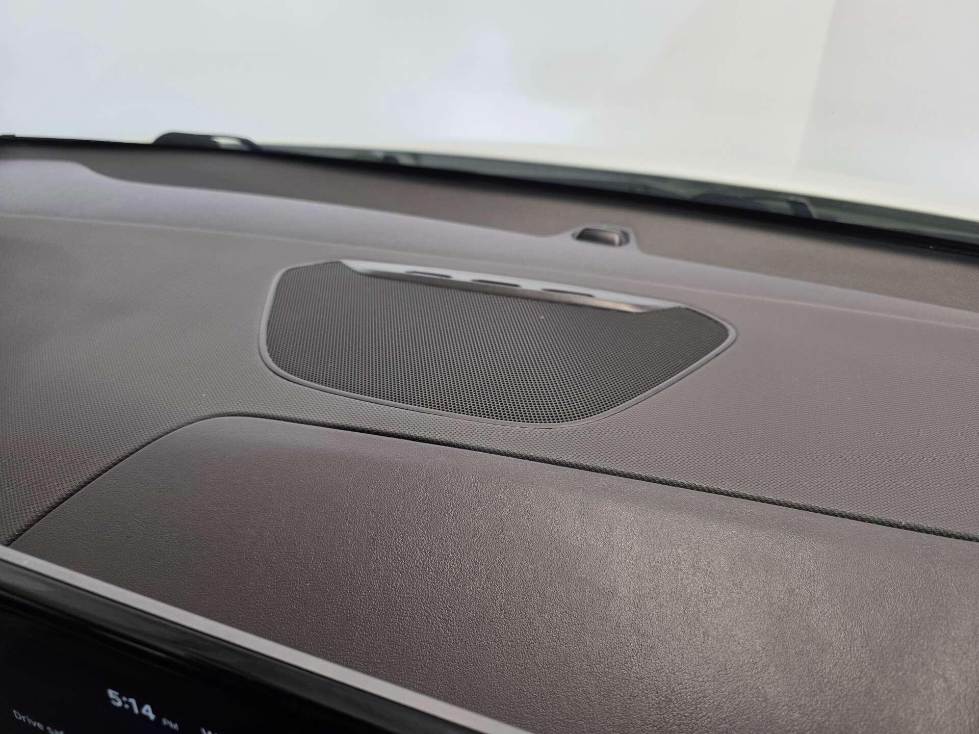 Hyundai Ioniq view 28