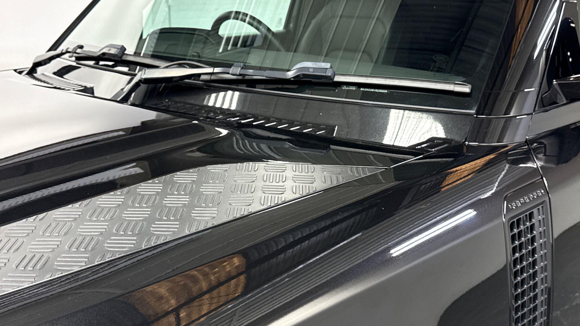 Land Rover Defender view 20