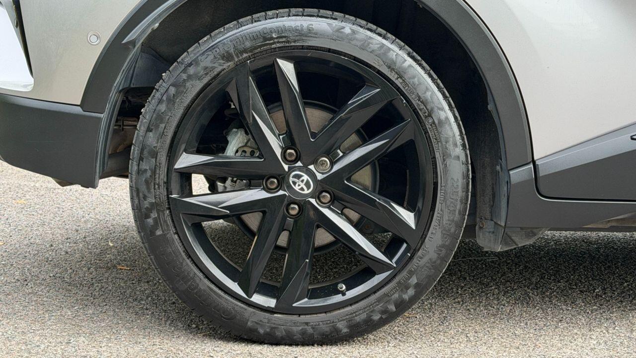 Toyota C-HR view 36