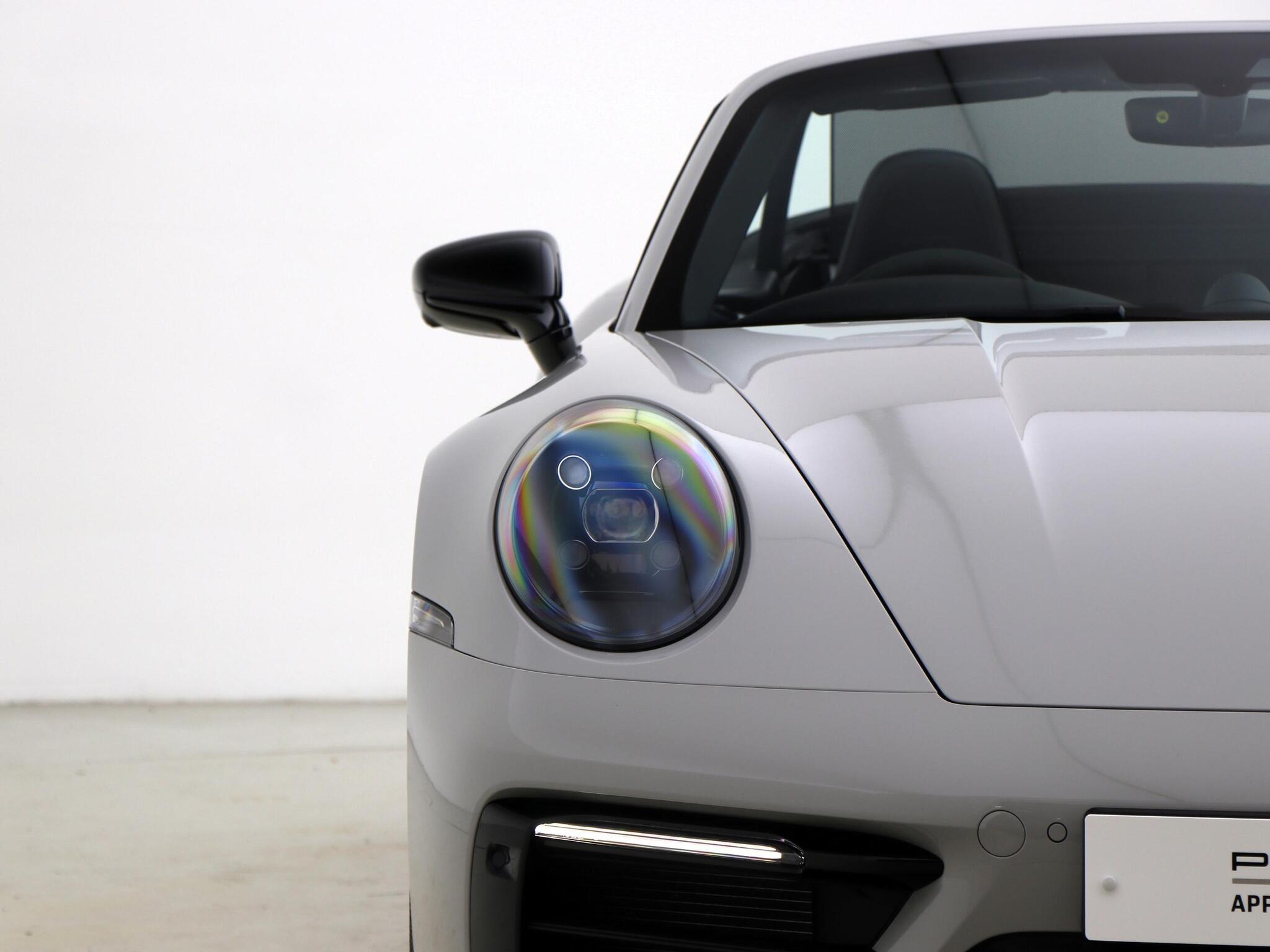 Porsche 911 view 9