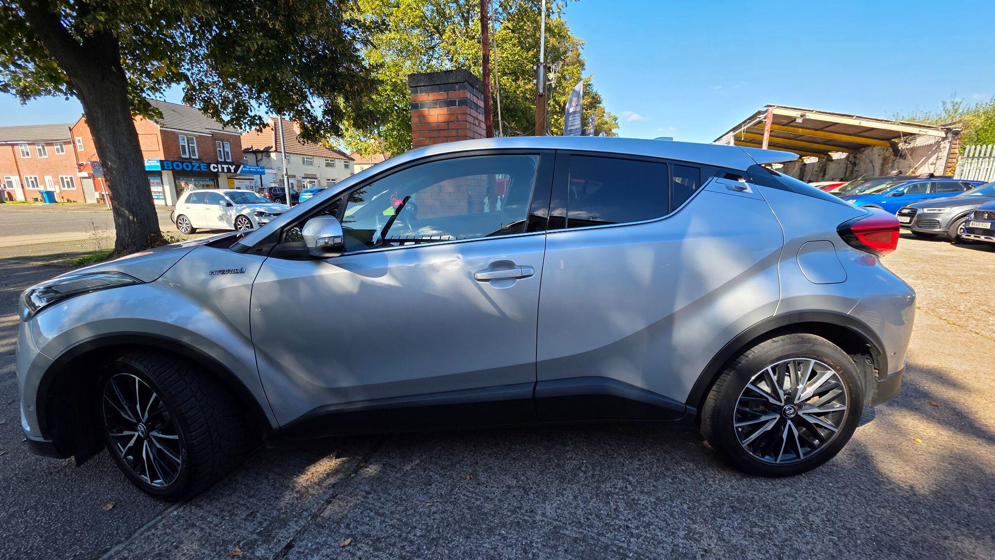 Toyota C-HR view 15