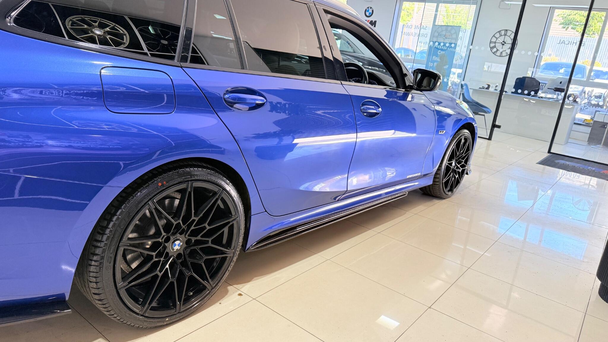 BMW 3 Series view 16