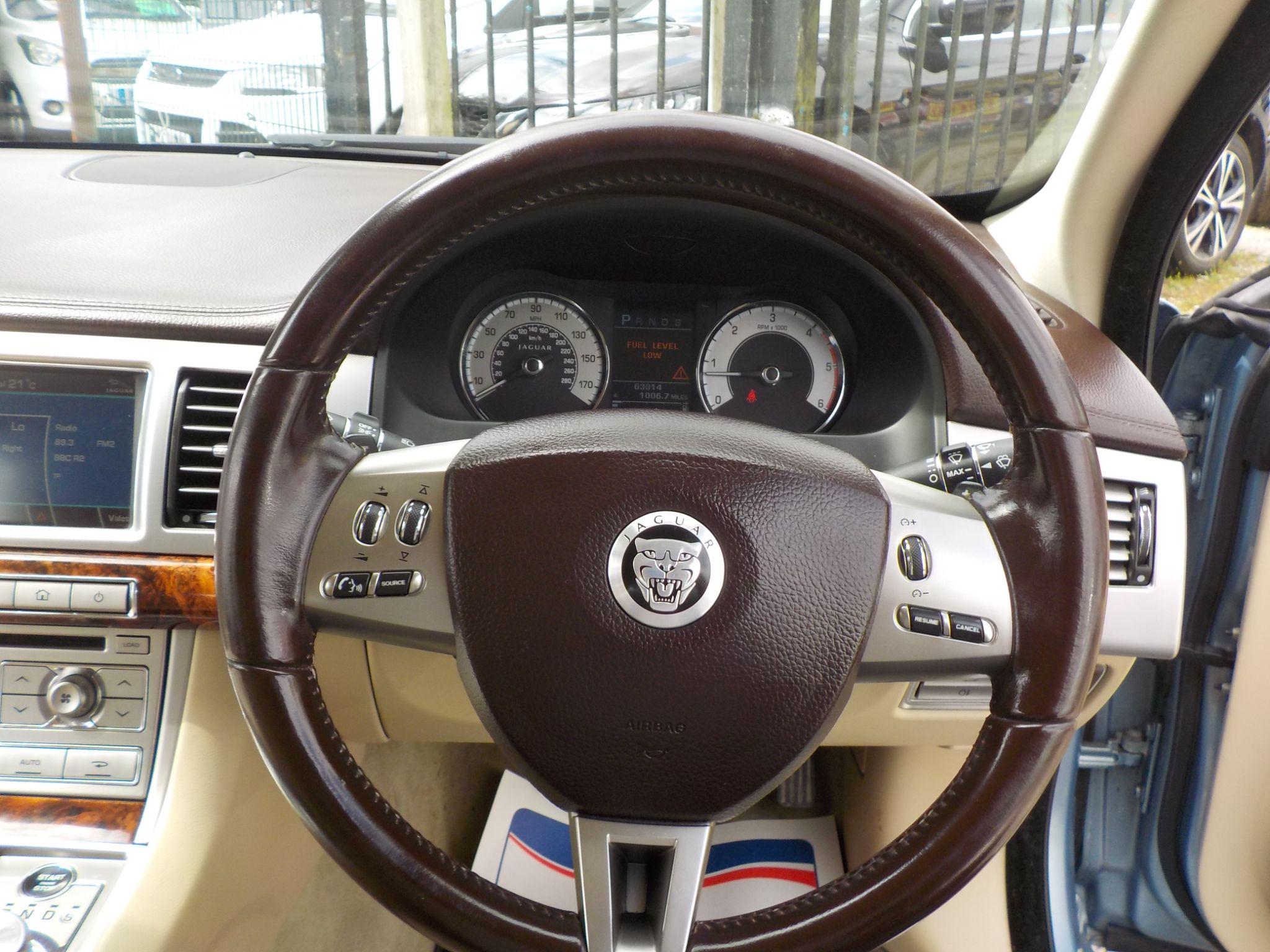 Jaguar XF 3.0d V6 Luxury Auto Euro 5 4dr