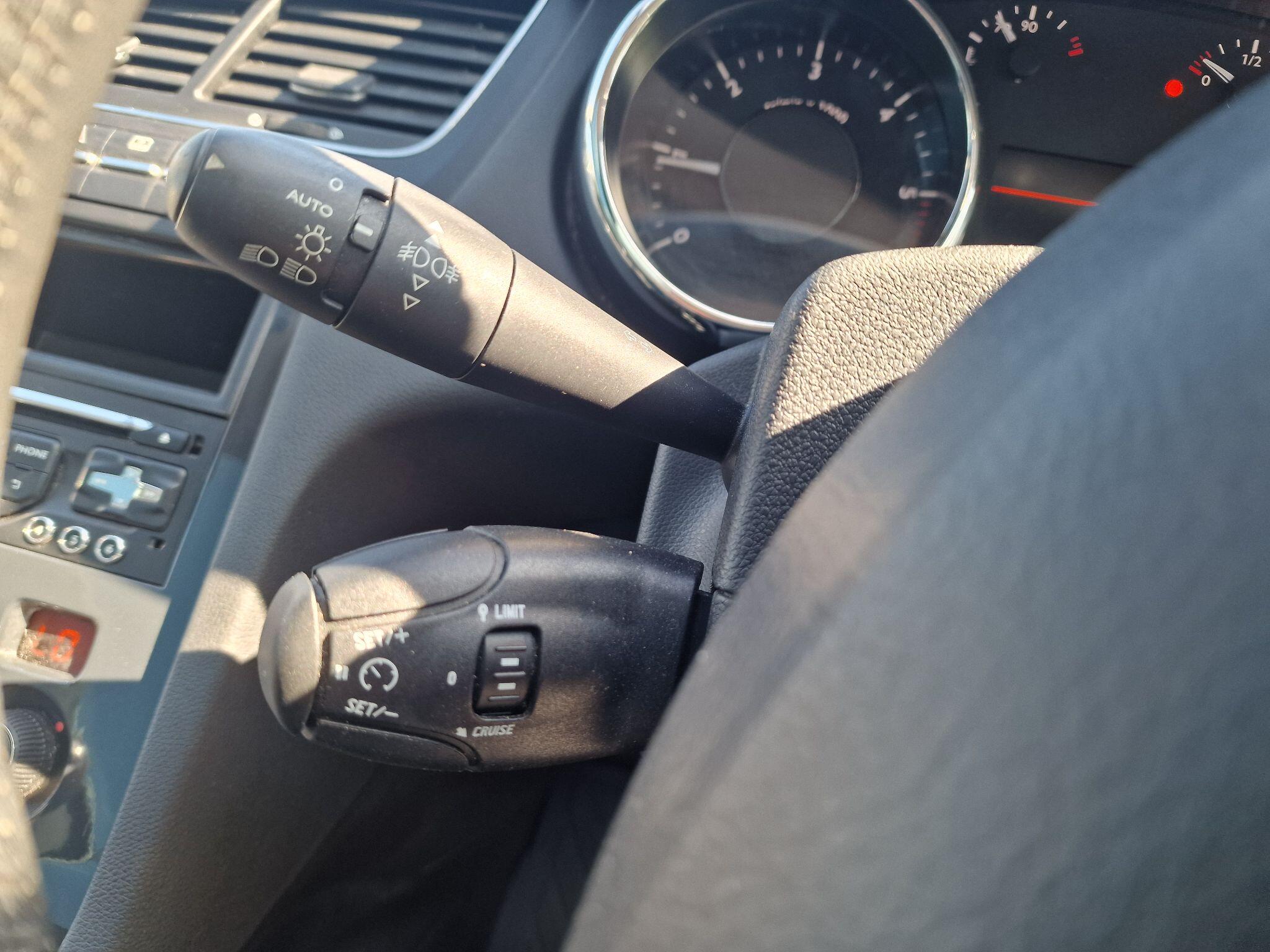 Peugeot 5008 view 34