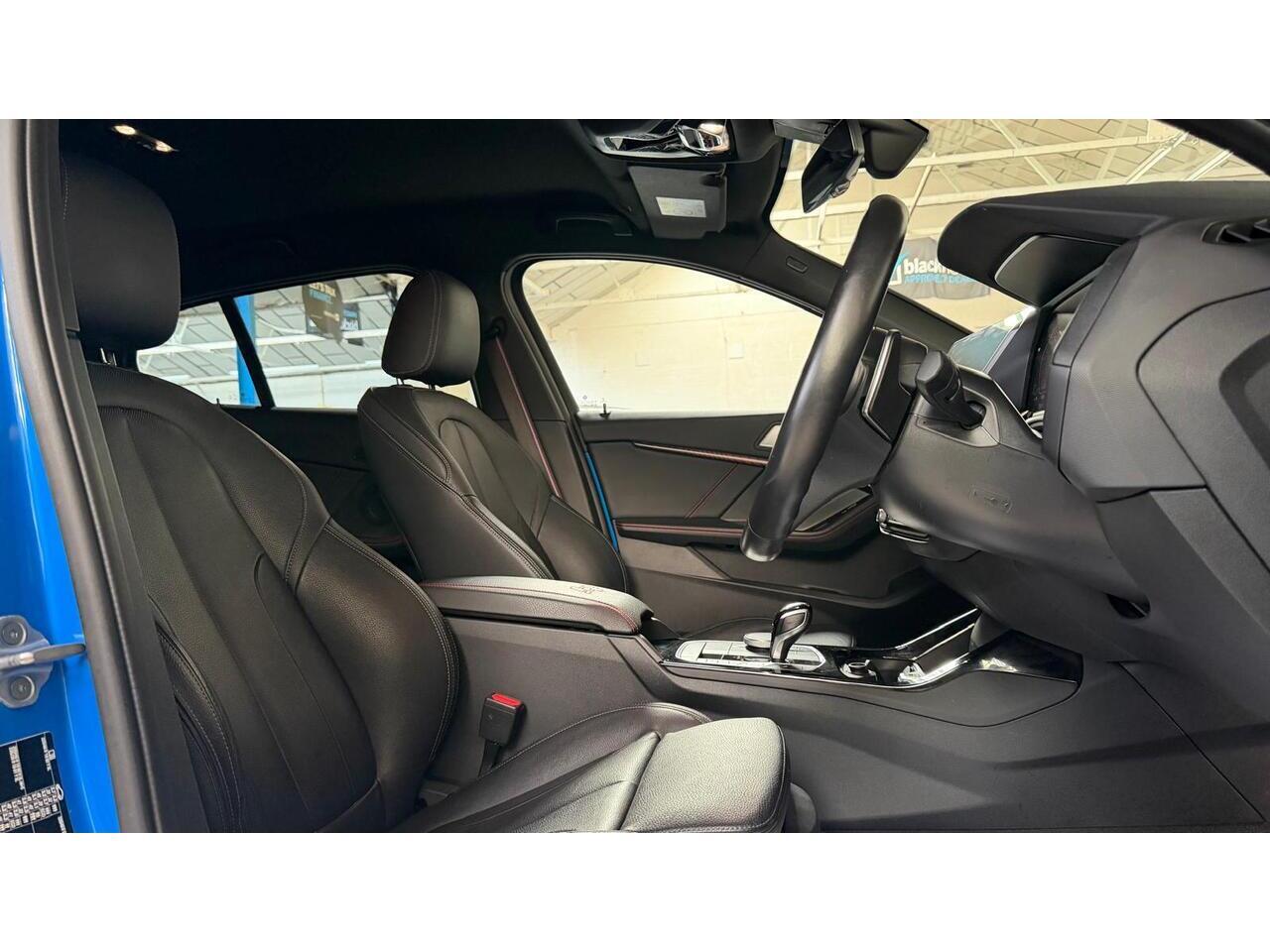 BMW 1 Series view 4
