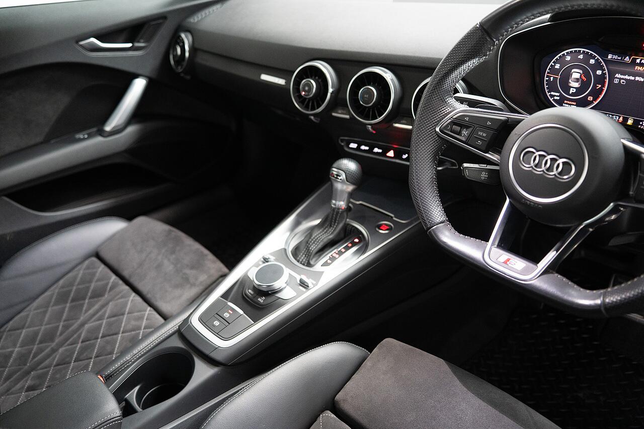 Audi TT view 6