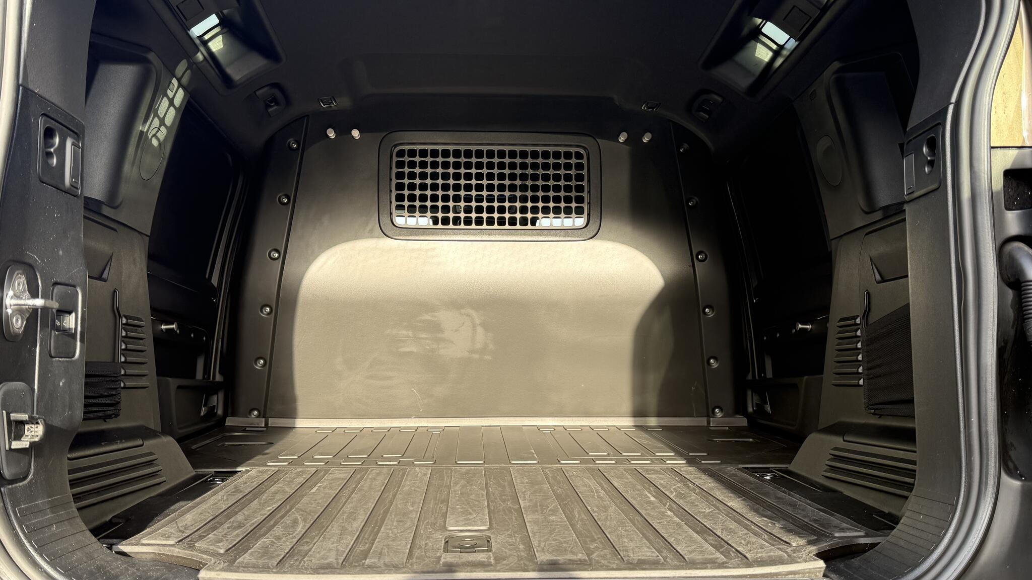 Land Rover Defender view 9