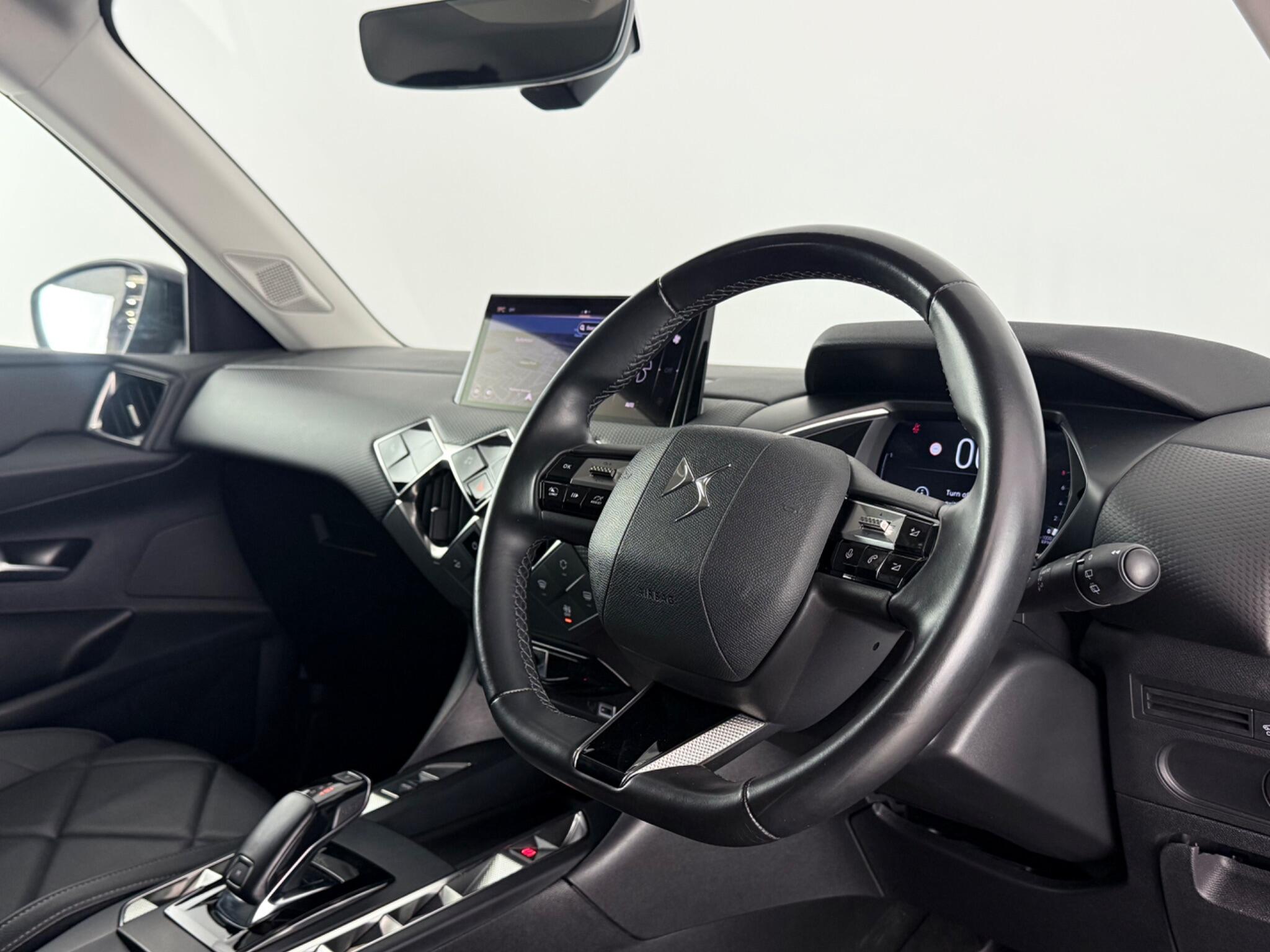 DS Automobiles DS 3 view 3