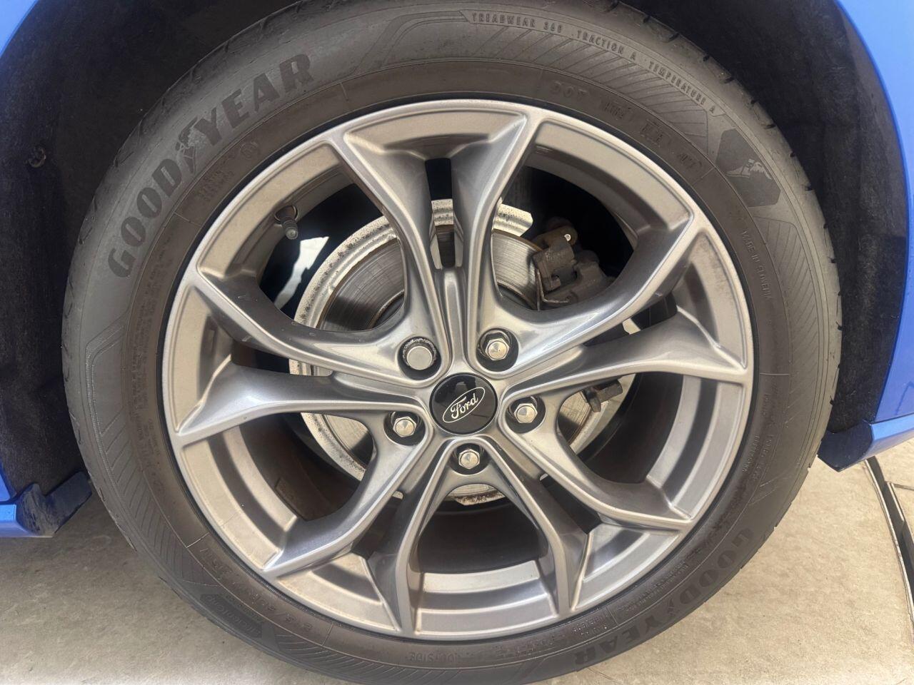 Ford Focus view 15