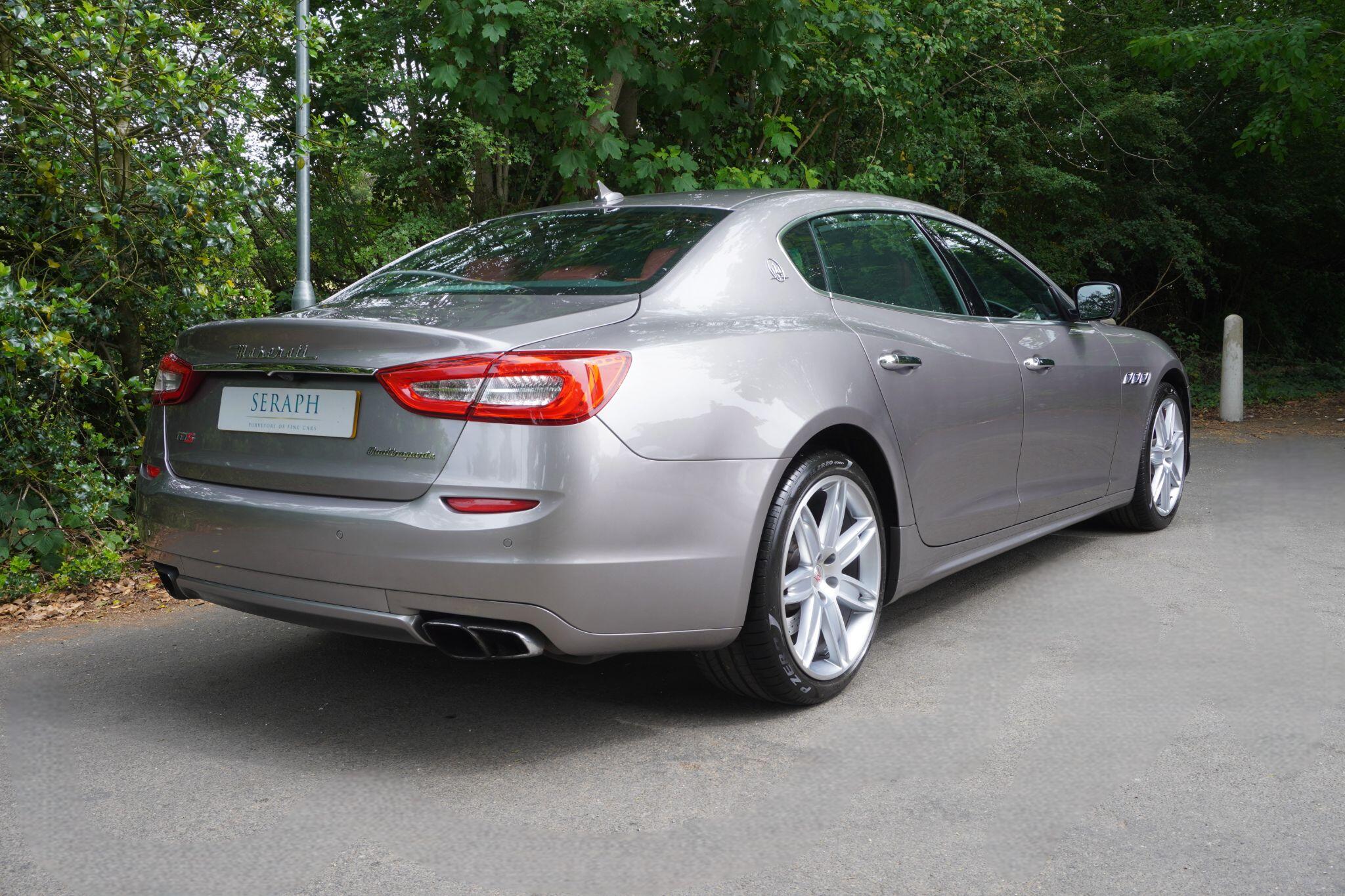 Maserati Quattroporte view 8