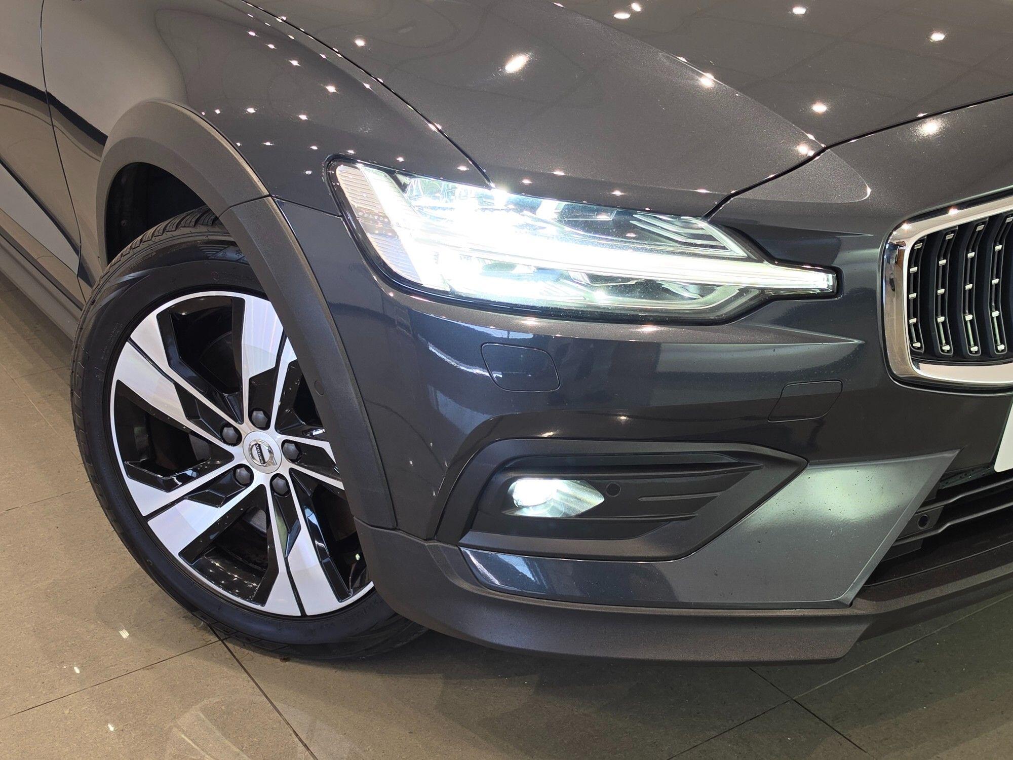 Volvo V60 Cross Country view 75