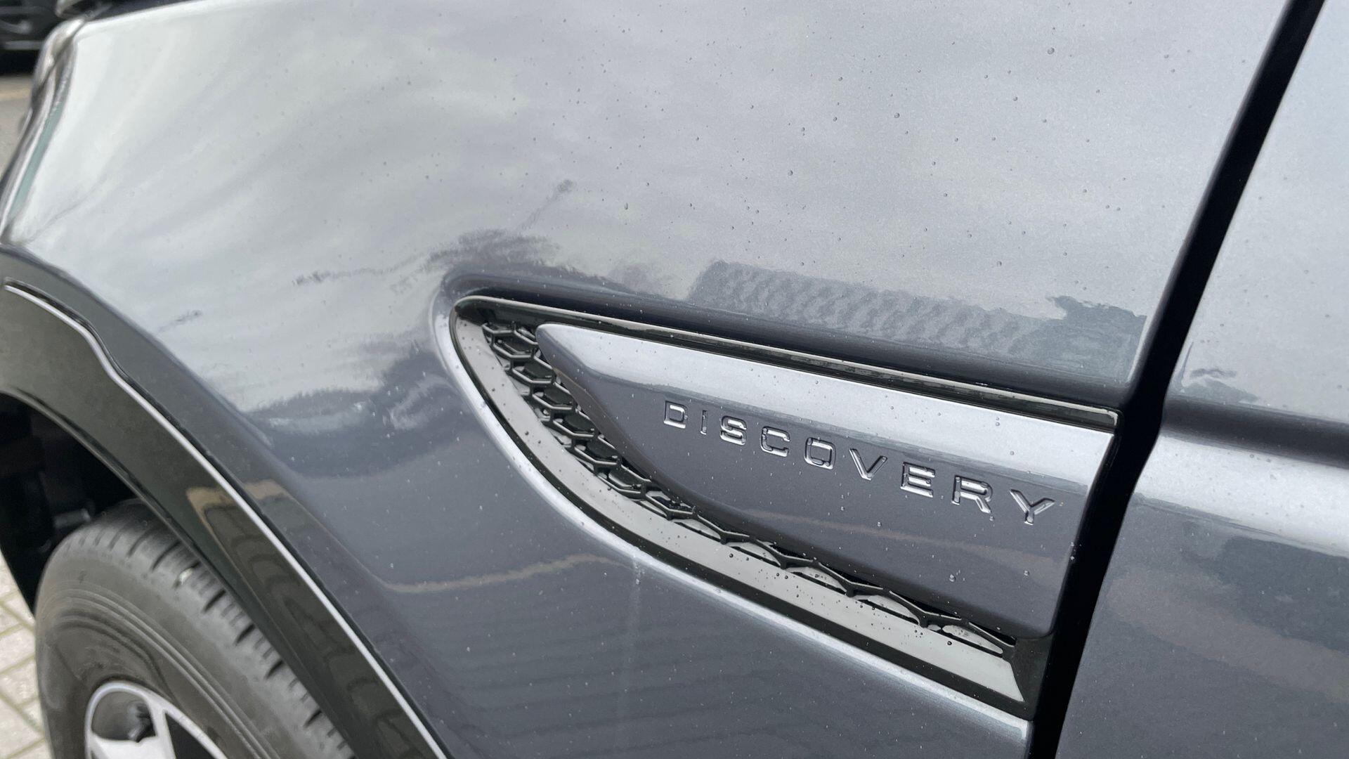 Land Rover Discovery Sport view 28