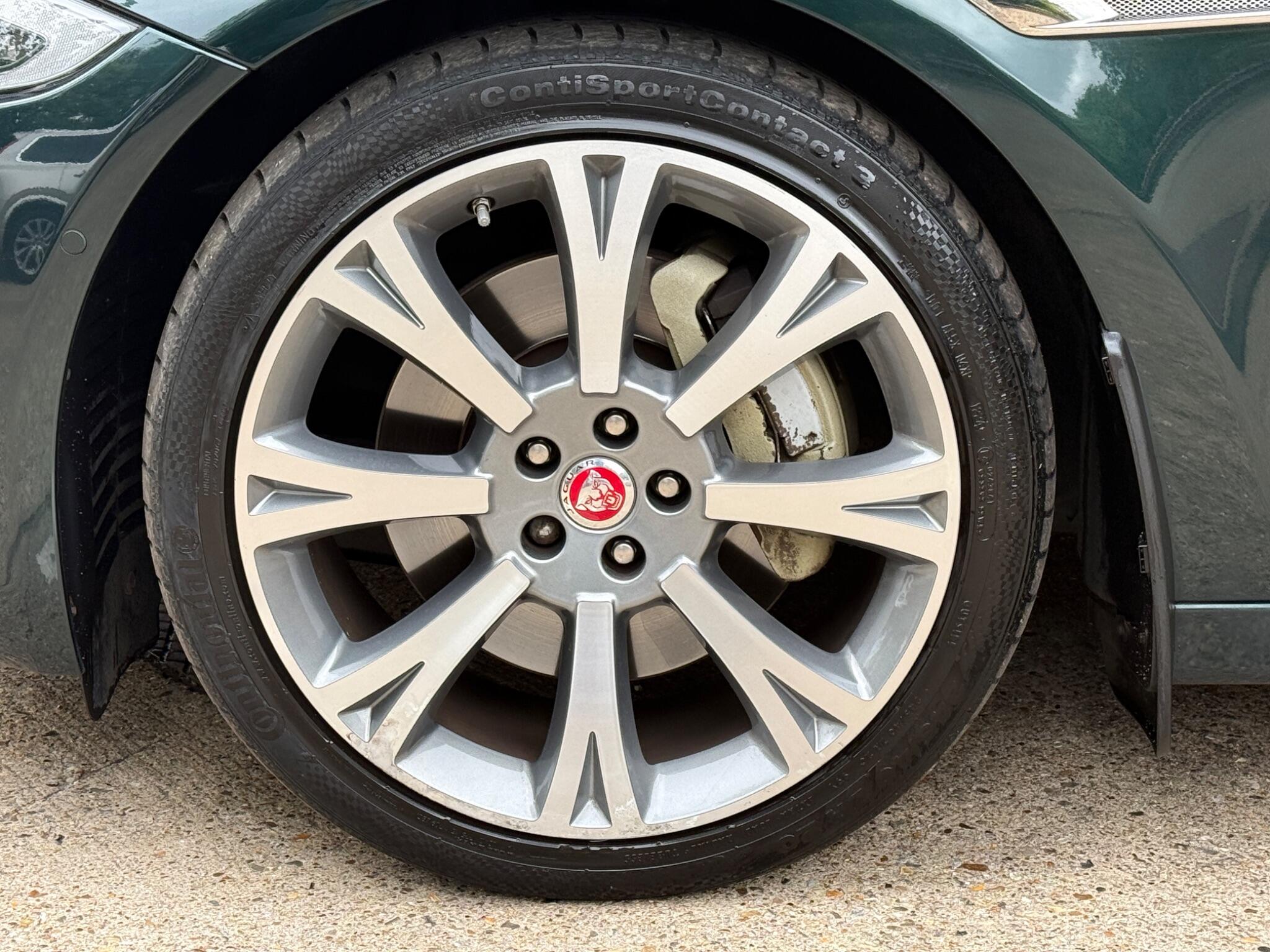 Jaguar XJ view 17