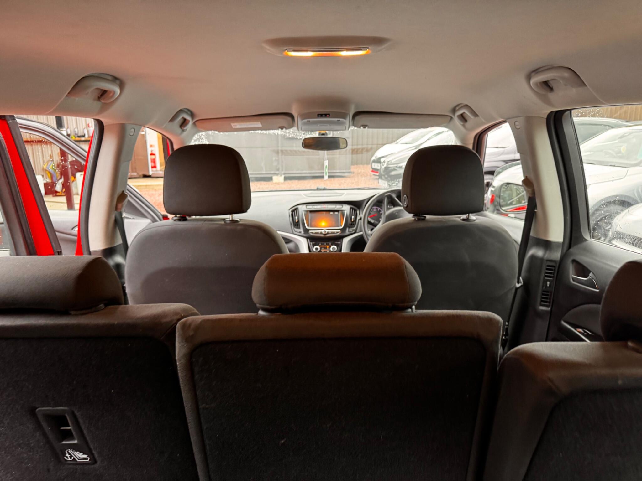 Vauxhall Zafira Tourer view 21