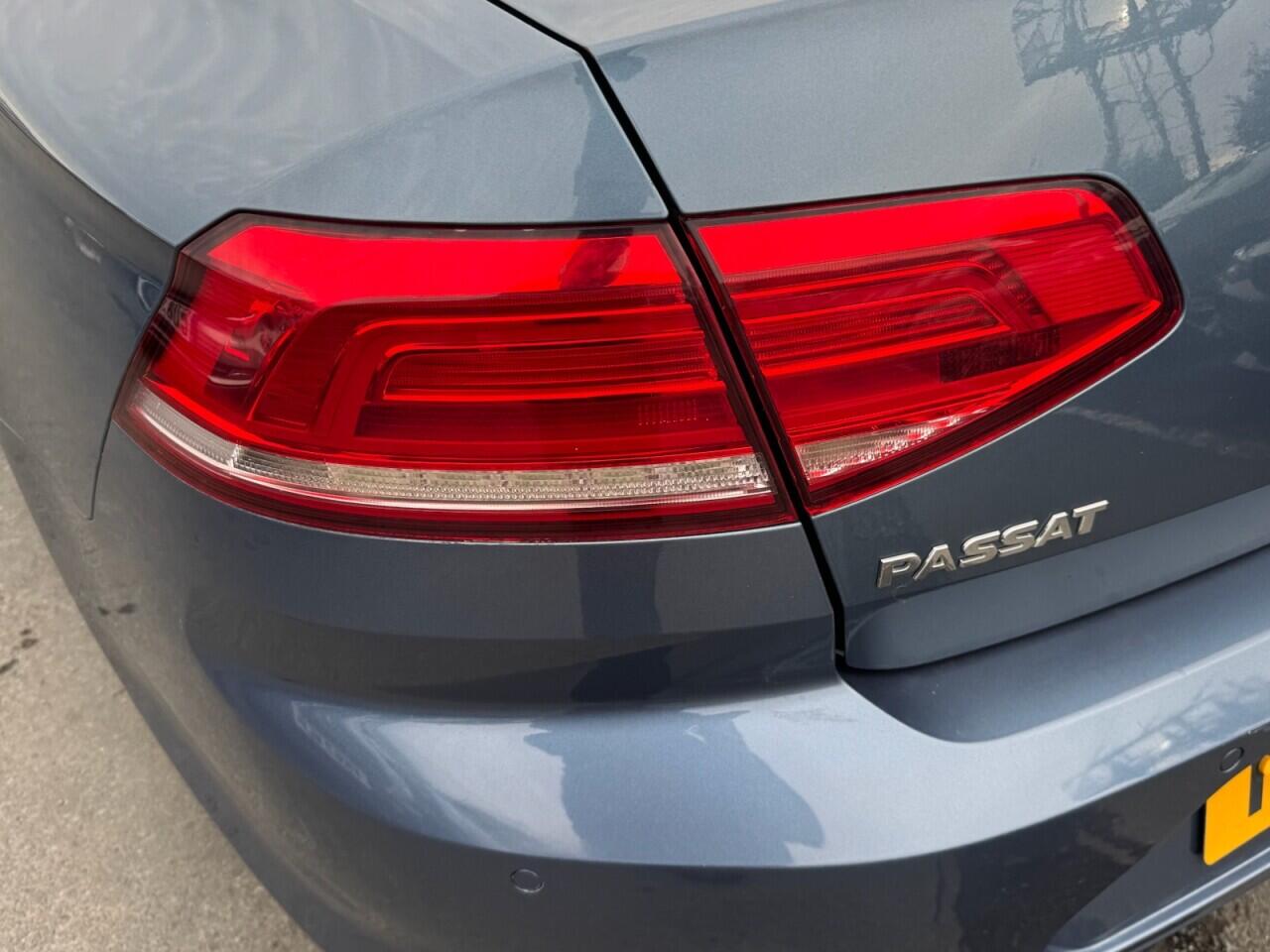 Volkswagen Passat view 15