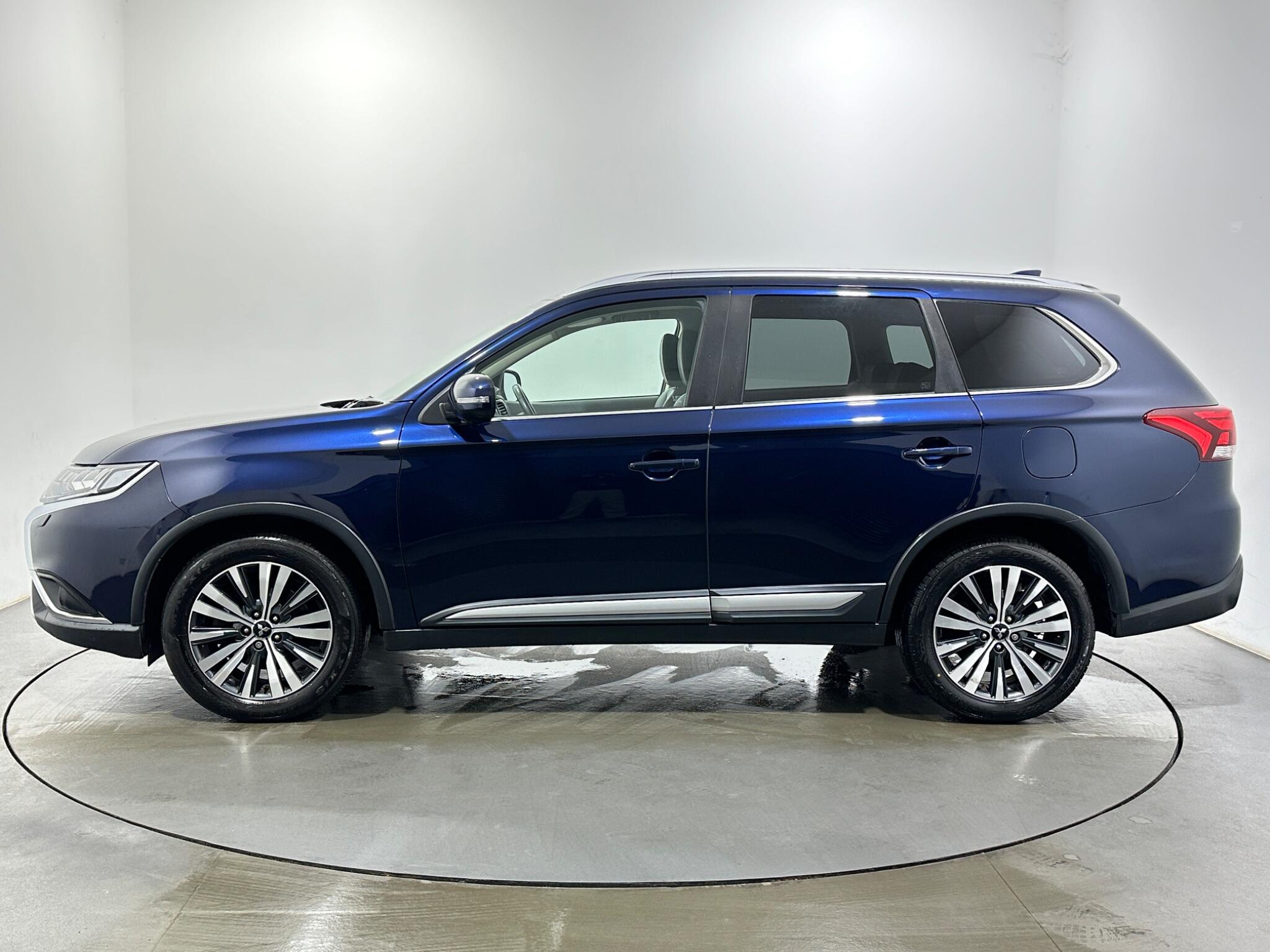 Mitsubishi Outlander view 5