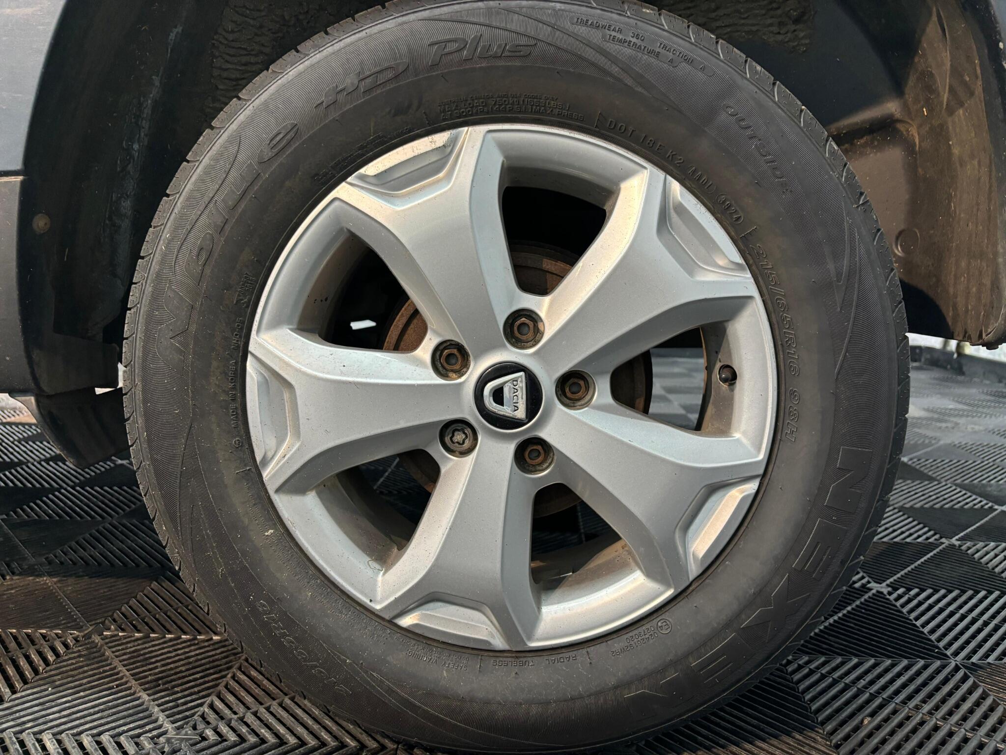 Dacia Duster view 30